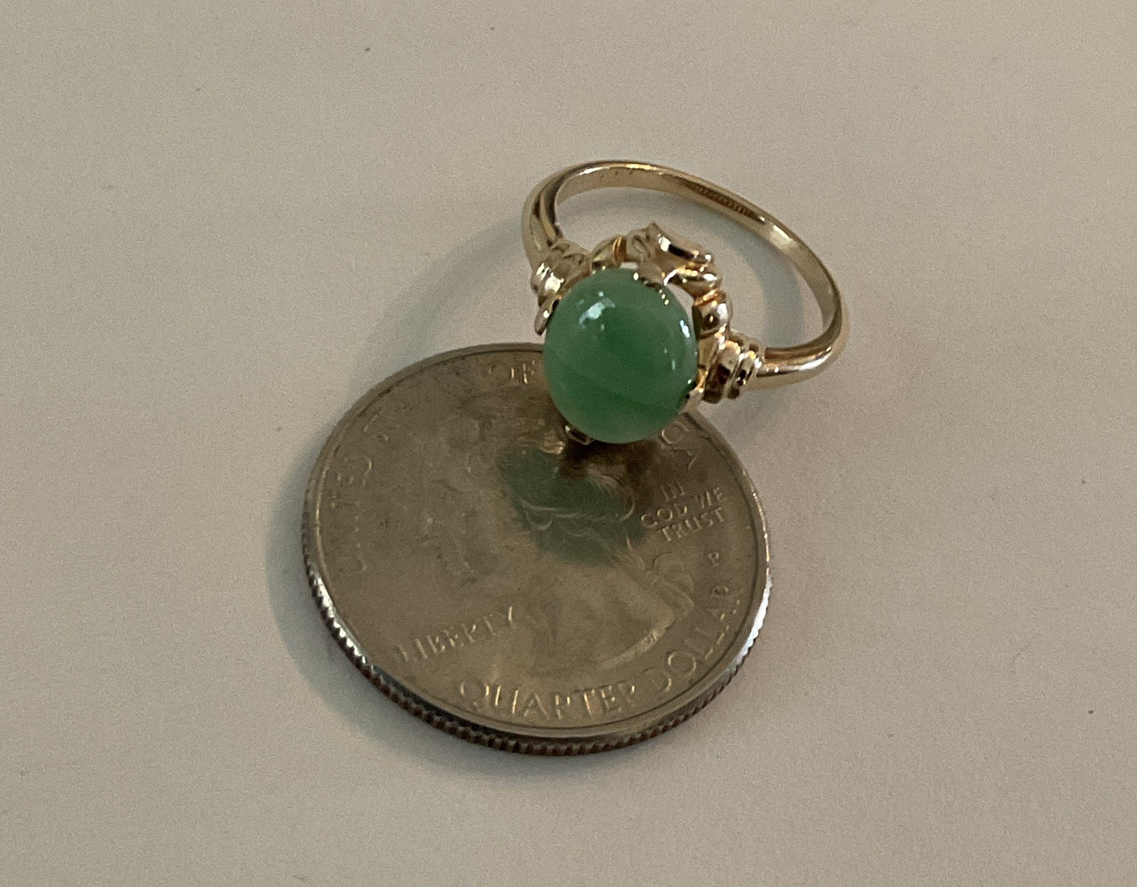 Vintage 14K Yellow Gold 9.5mm Light Green Jade Jadeite Ring 2.63 gr Size 5 1/2