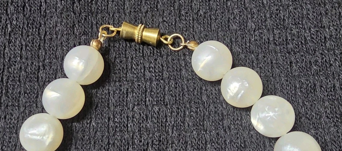 Vintage Chunky Faux Pearl And Gray Agate w/Gold Spacers and Embellishments 23″