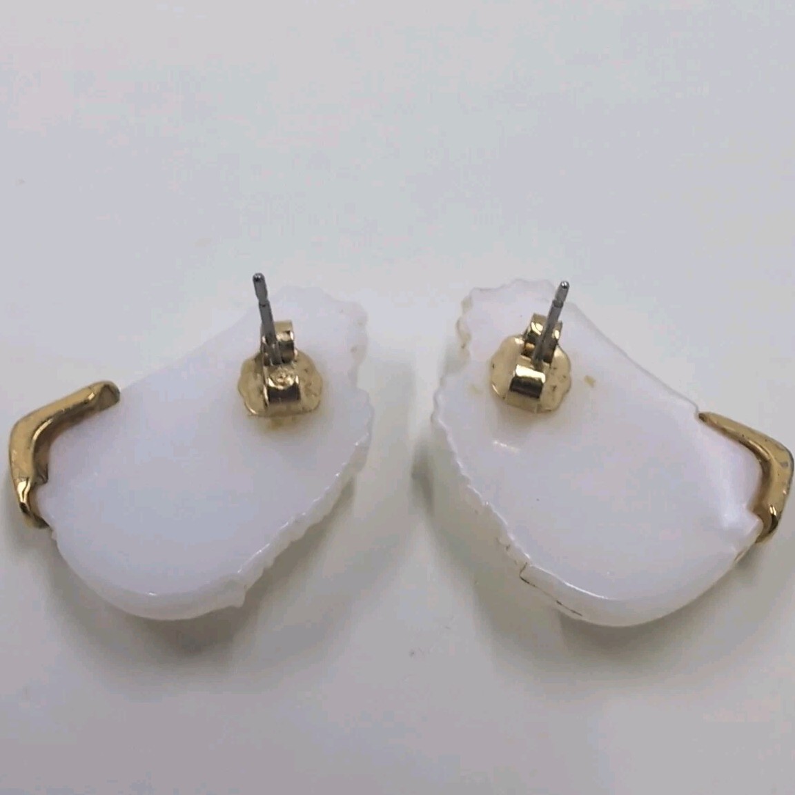 Vintage Avon Earrings Oyster Shell Pattern White Acrylic And Goldtone 1980s Mint