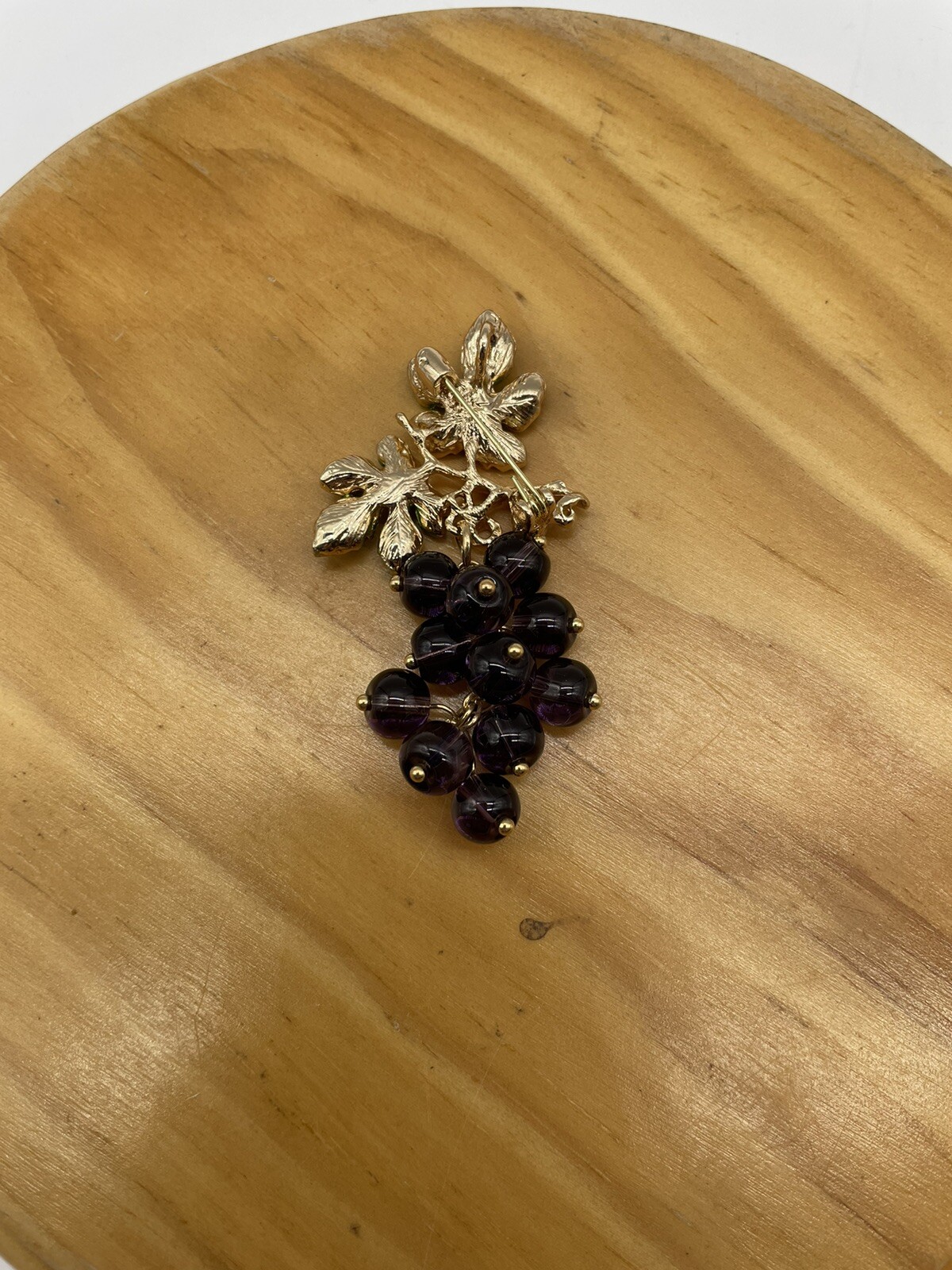Brooch/Pendant Bunch of Glass Amethyst Purple Grapes on Gold Tone Green Leaves