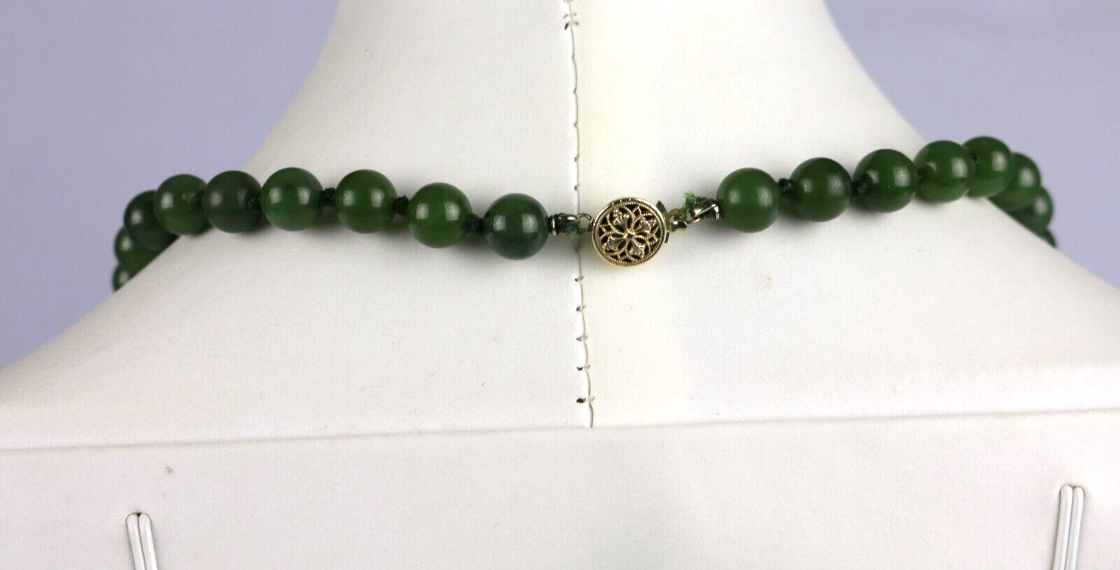 LOVELY VINTAGE SILVER CLASP 8MM GREEN JADE BEAD NECKLACE 17.5″ LONG