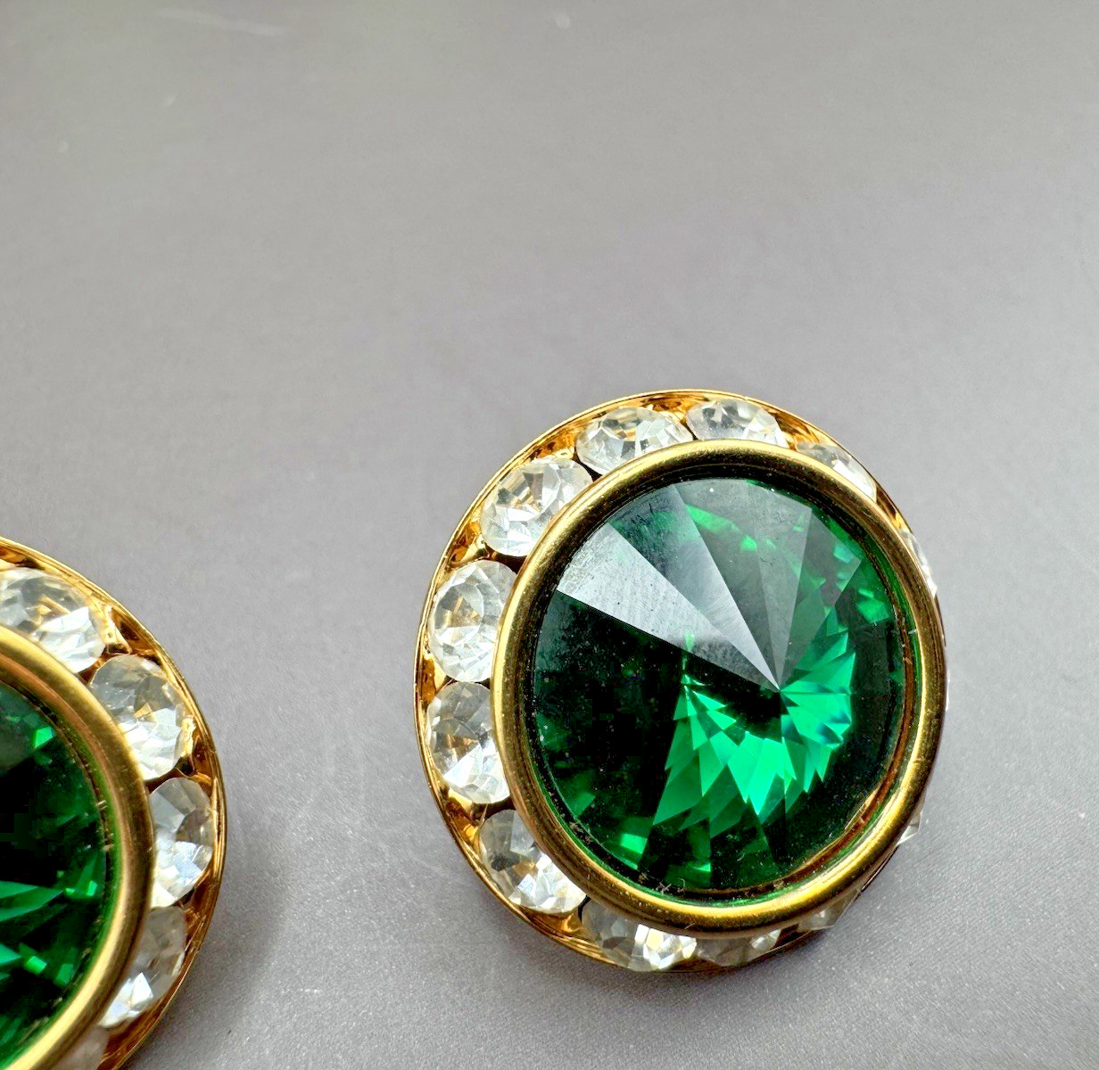 Vivid Green Rivoli Crystal Earrings Rhinestone Halo Button Studs Vintage 0.75”