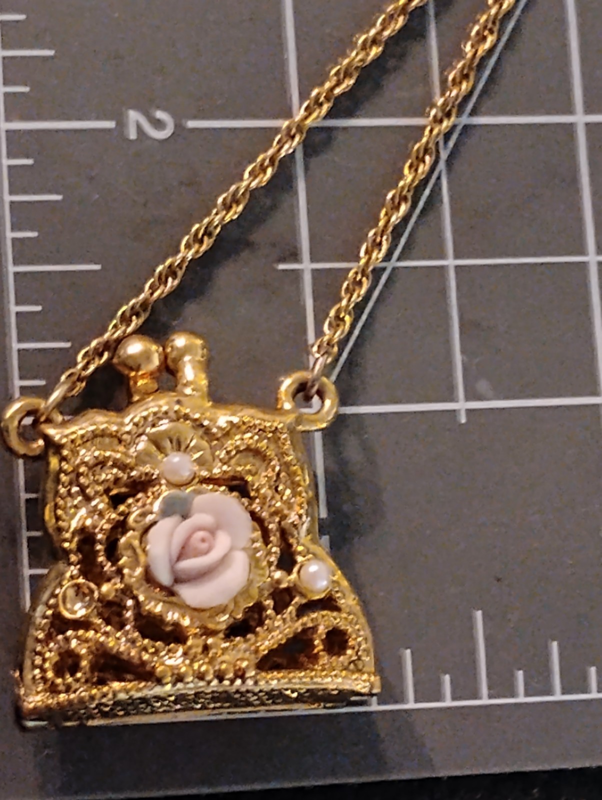 1928 Gold Tone Filigree PURSE w/Porcelain Rose Pearls Opens Pendant Necklace 28”