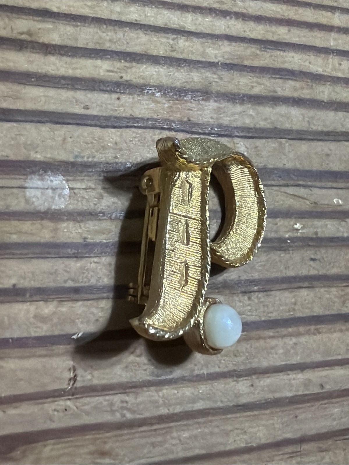 Vintage Textured Gold Toned Initial Letter P Pin Faux Pearl 15-l