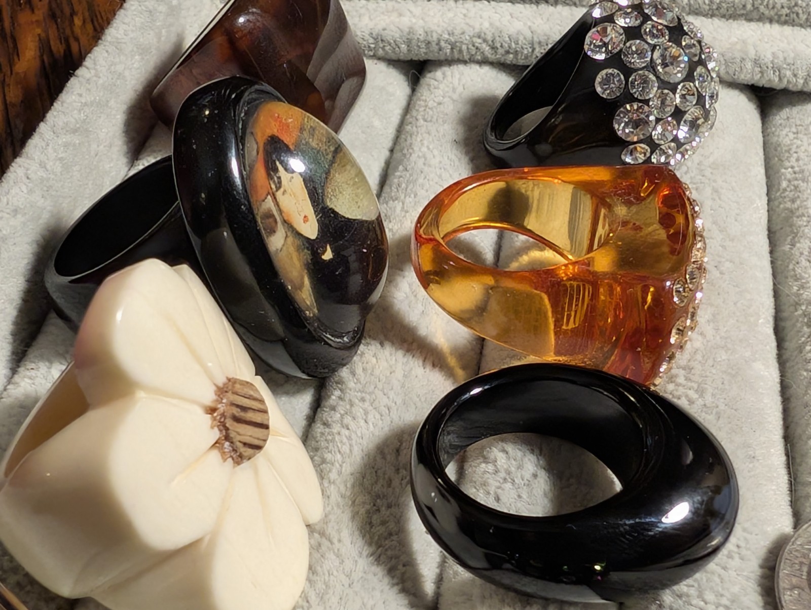 11 Vintage Handmade Bakelite Lucite Stone Wood Black Coral Rings! Various Sizes!