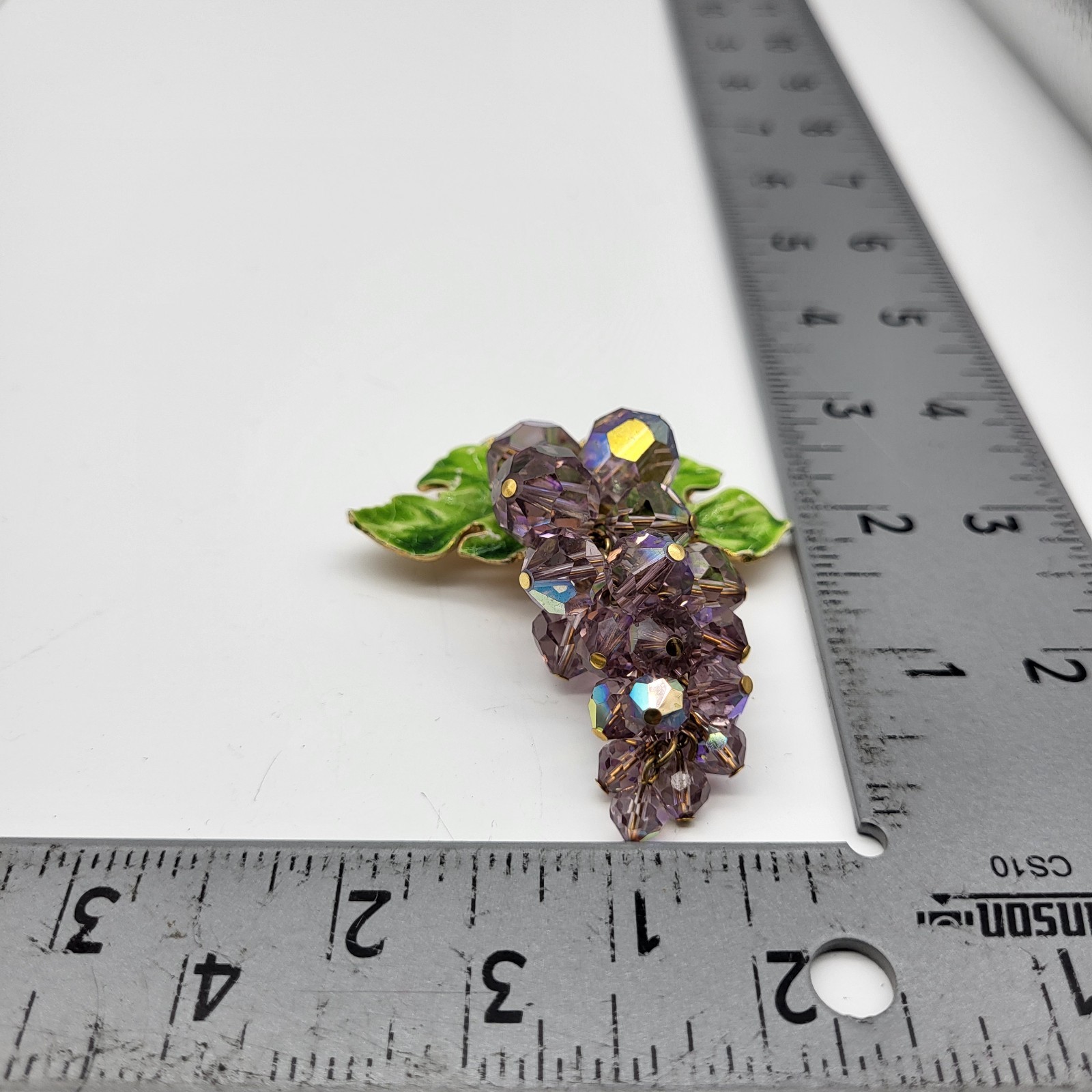 Lovely vintage Purple Crystal grape cluster dangle brooch enamel leaves cracked