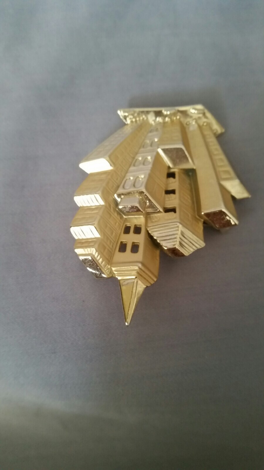 AJC VTG BROOCH PIN Gold tone City 3D Perspective NYC Buildings 2.25″ H x 1.75″L