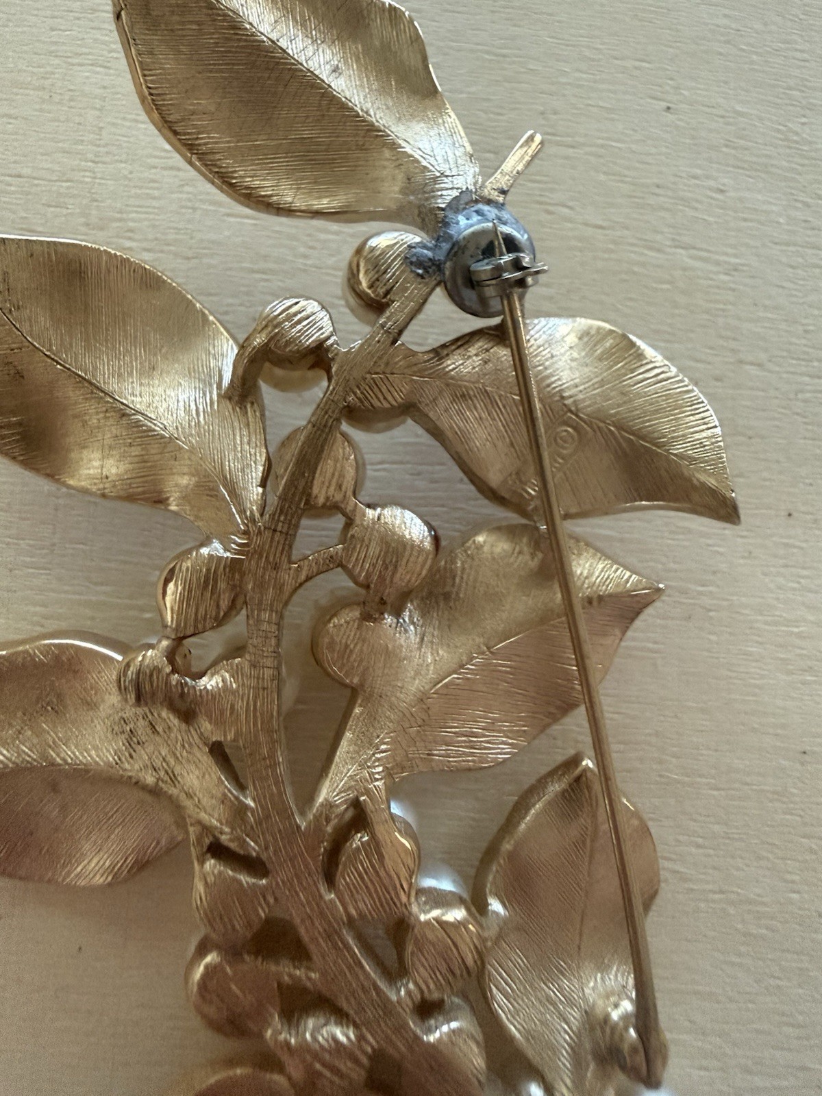 Trifari Signed Gold Tone Leaf Spray Brooch Pin w/ Simulated White Pearl