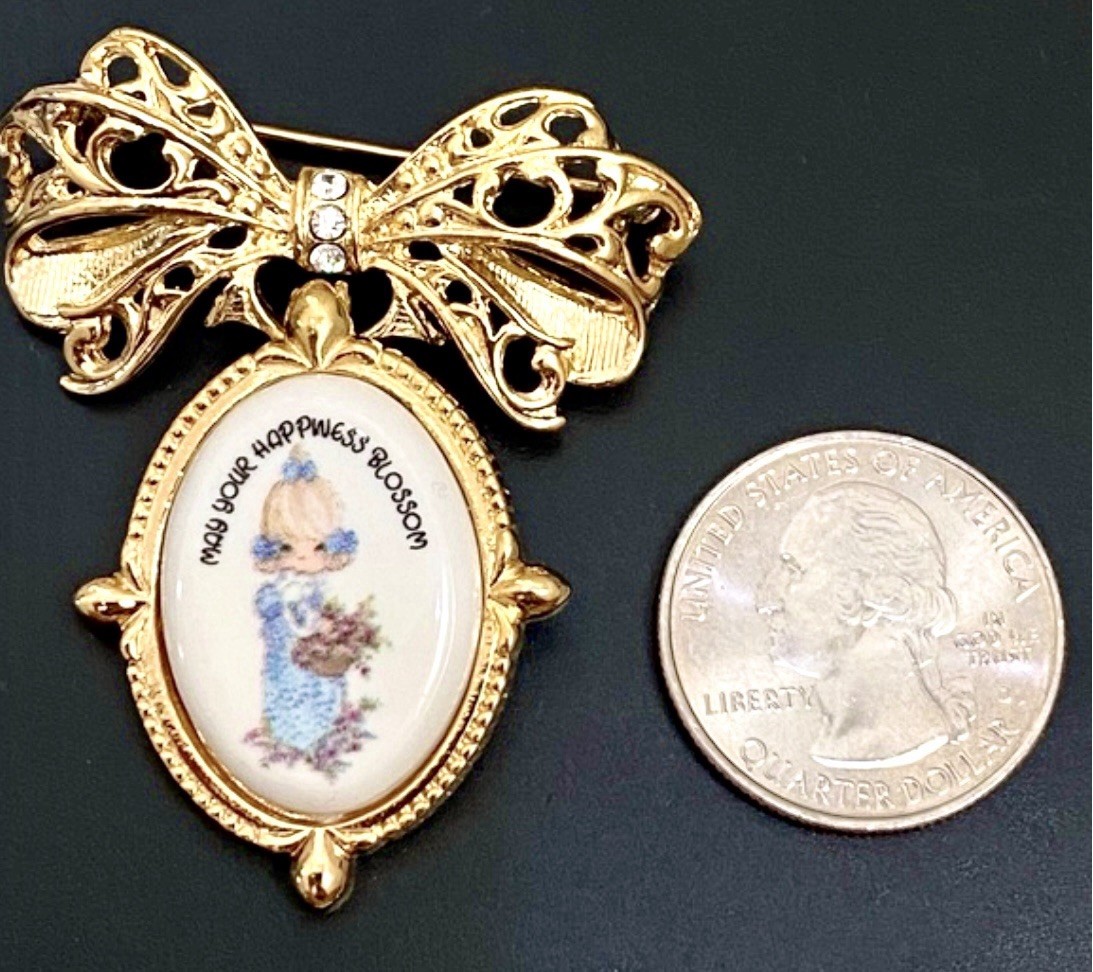 1999 PRECIOUS MOMENTS NECKLACE BROOCH Pin NOS By Avon “May Your Happiness Bloom”