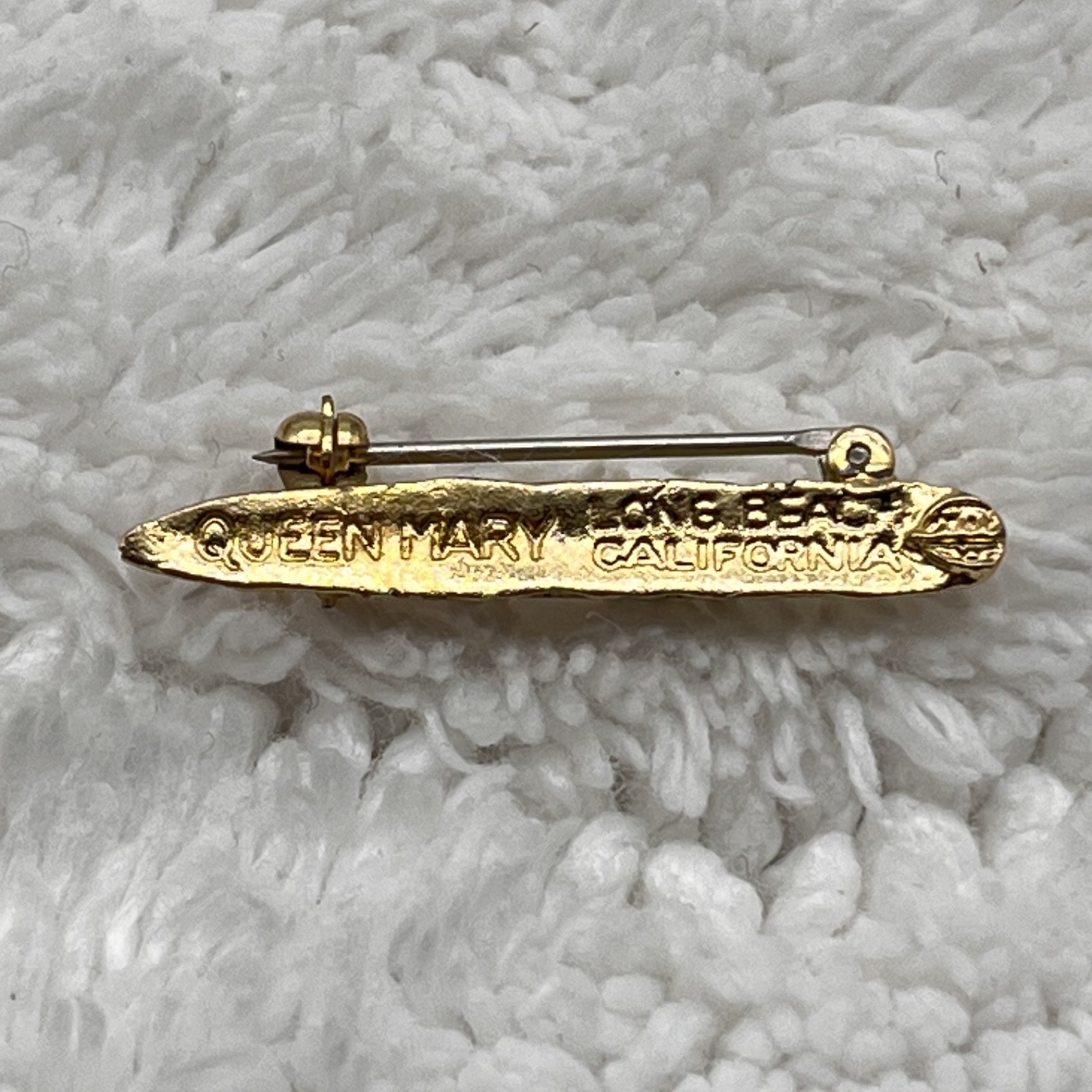 Vintage Queen Mary Ship Brooch Long Beach California Souvenir Pin 1.25″