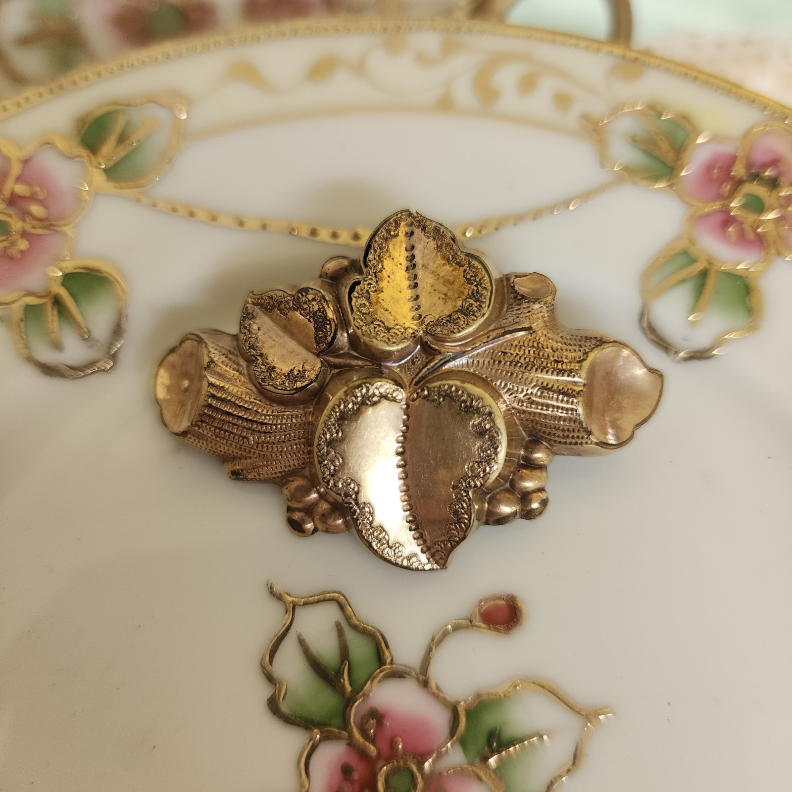 Antique Victorian Era Repousse Goldtone Brooch Garden Log Ivy Brooch