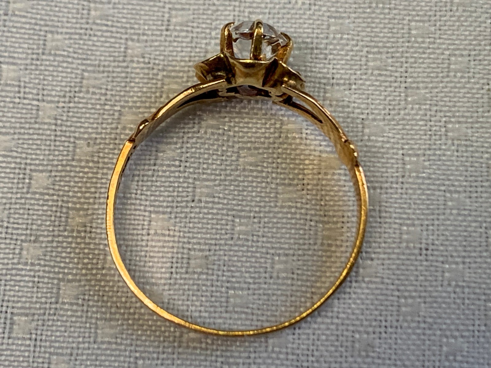 Vtg 14K Yellow Gold Ring 1.7g Fine Jewelry Size 7 Band Clear Round Stone *READ*