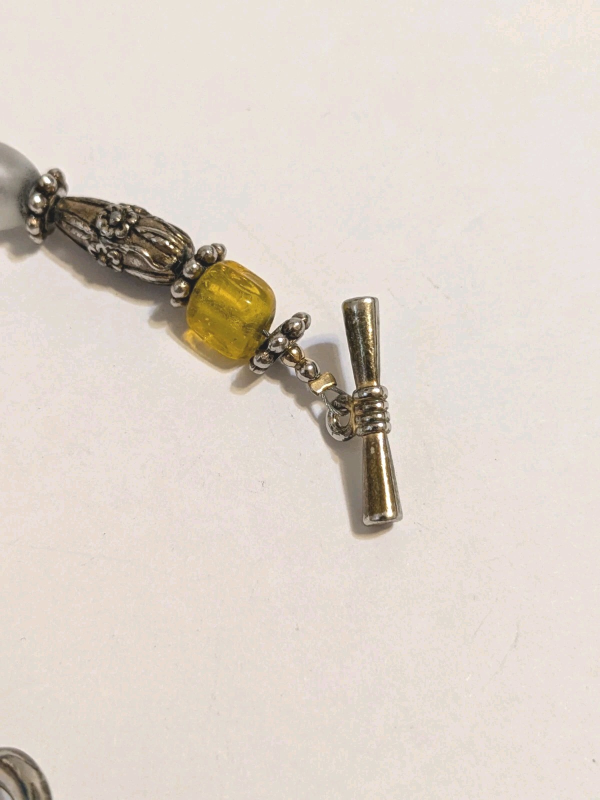 Vintage Multi Tone Bracelet With Multicolor Glass Beads. Toggle Closure 6 3/4″
