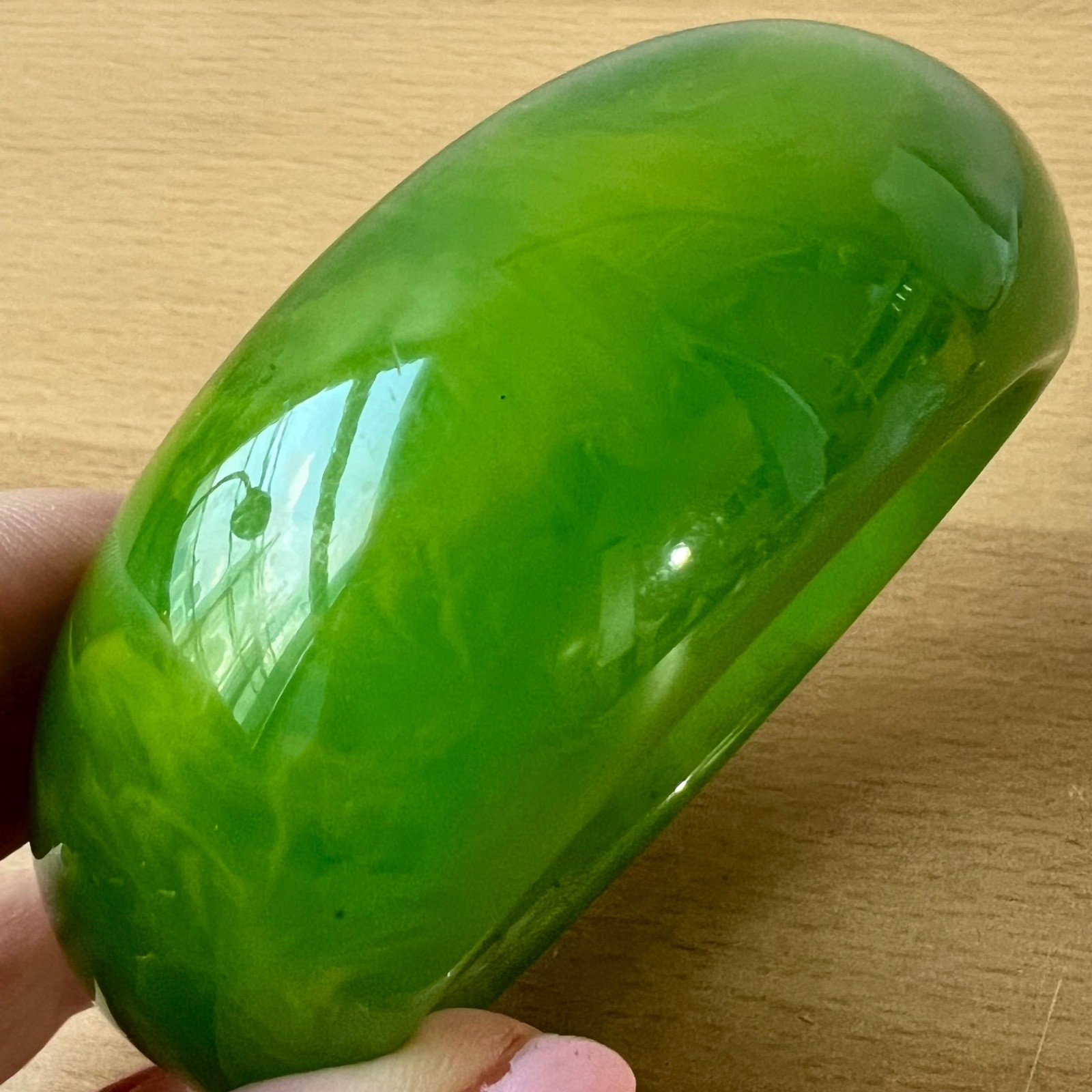 VINTAGE VIVID MARBLED KELLY GREEN BAKELITE FAT DONUT WIDE BANGLE BRACELET UNIQUE