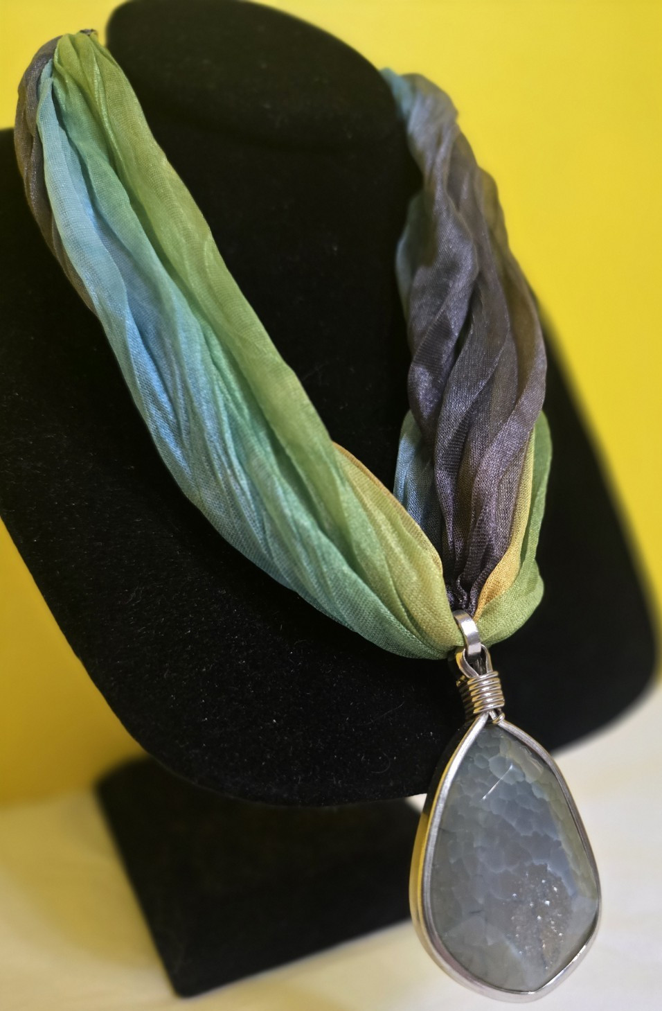 Vtg Bohemian style DRUZY AGATE GEODE PENDANT Scarf Necklace Adjustable closure