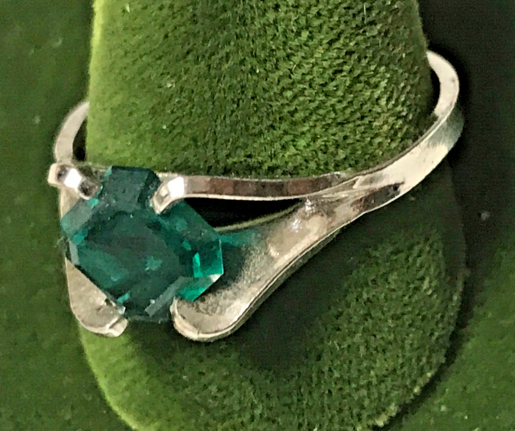 Vintage Simulated Emerald Stamped 18k HGE Ring Size 3 May Birth Stone Green