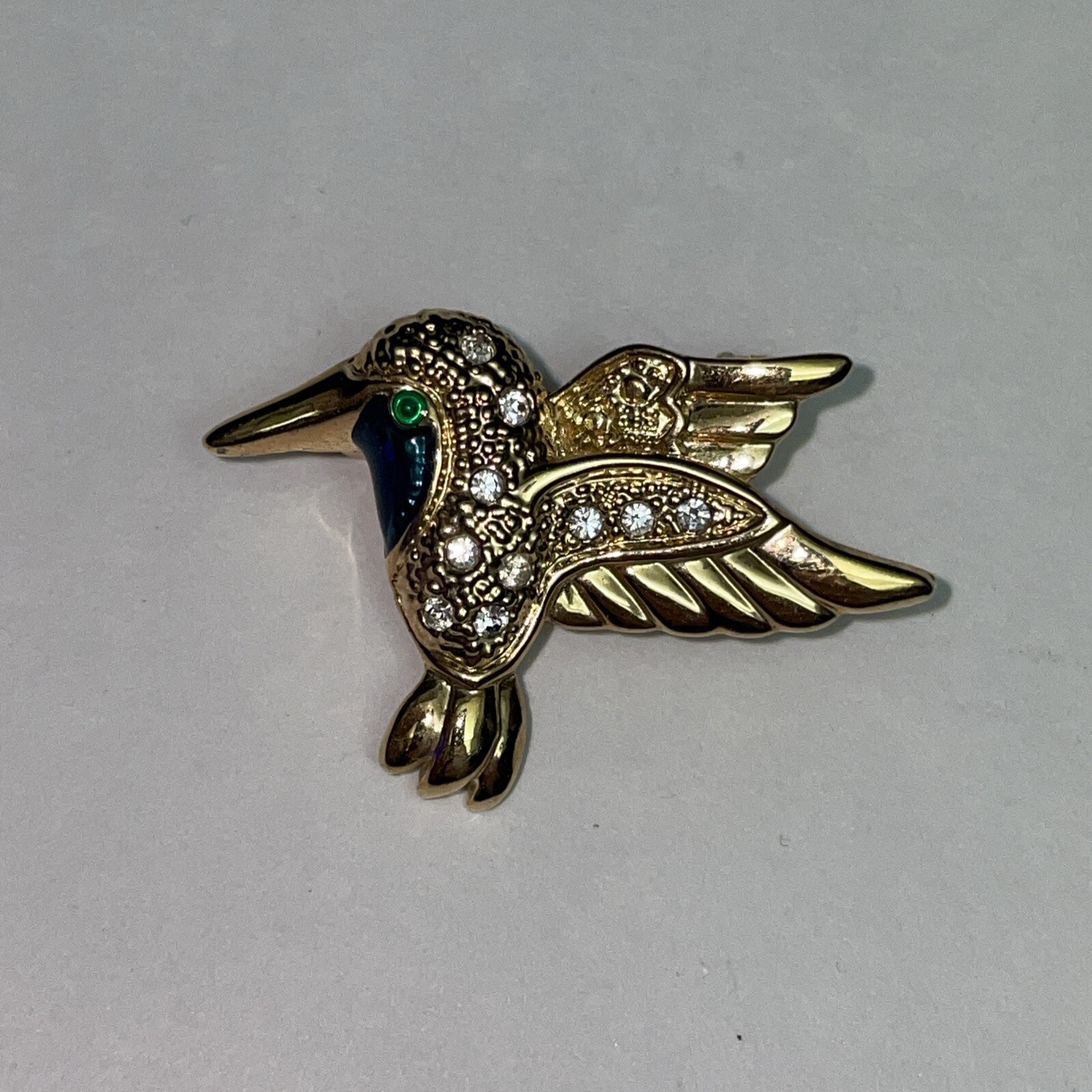 RED STONE – GREEN ENAMEL & RHINESTONES BIRD BROOCH PIN, GOLD-TONE SIGNED ROMAN