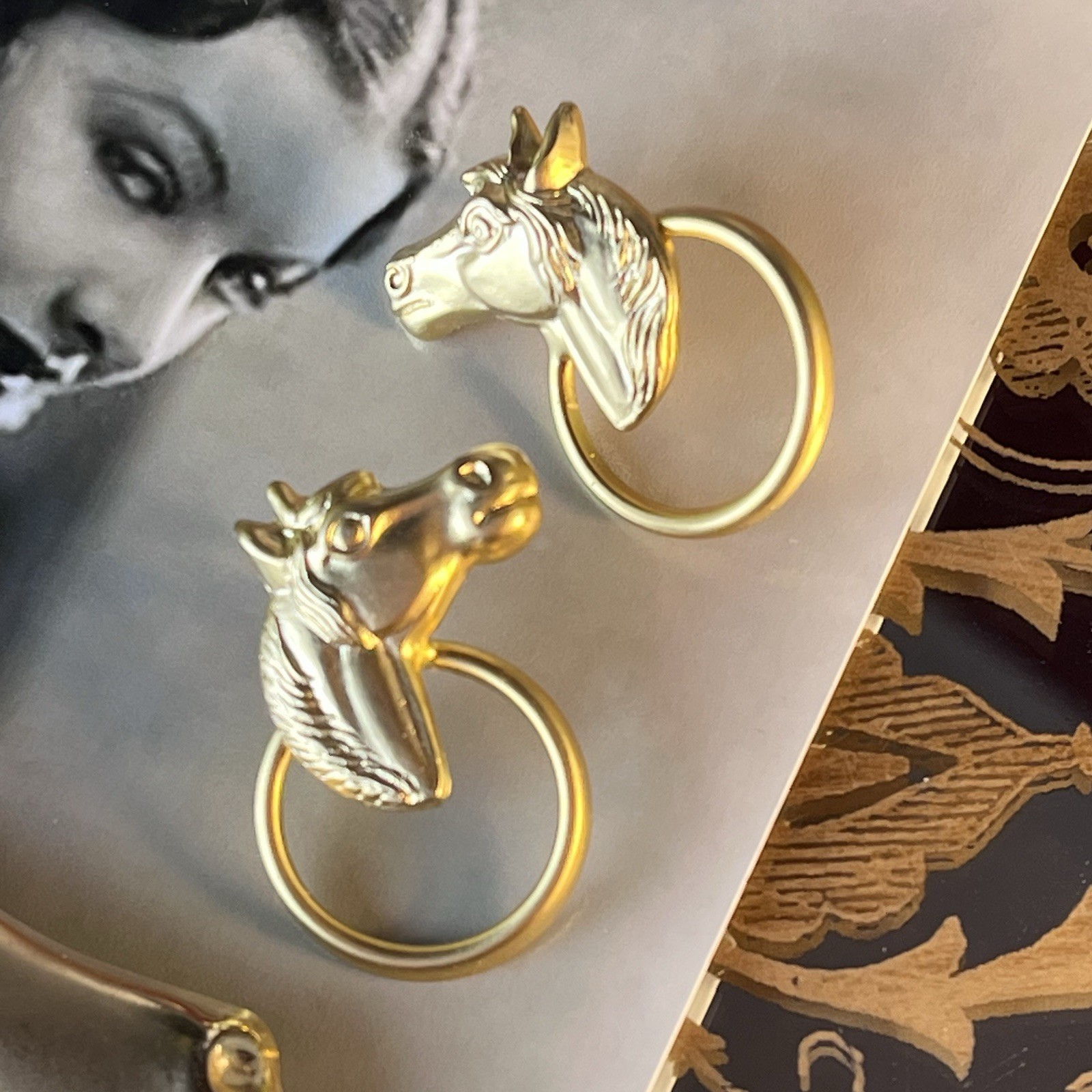 Vtg Gold Tone Twin Horse Head Brooch & Matching 1” Post Earrings Set – 2.25”