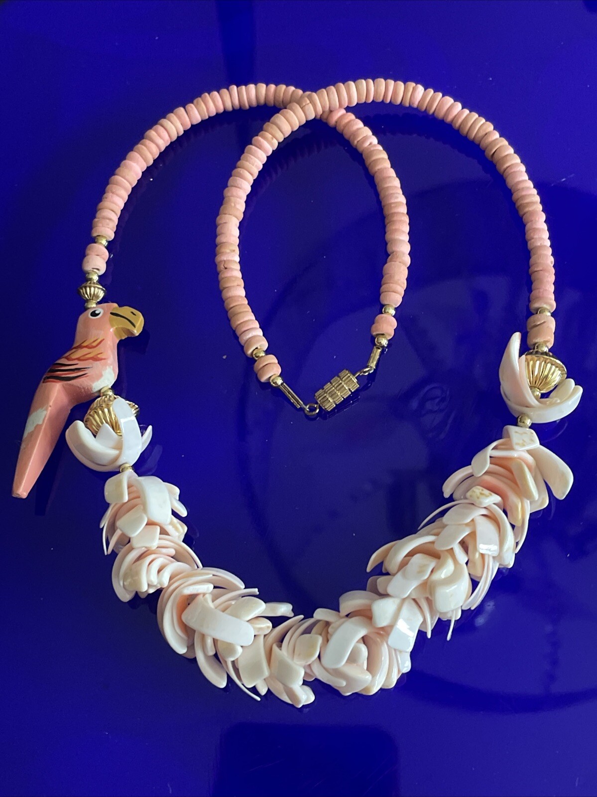 Vintage Peach & White Natural Sea Shell & Fun Parrot Beach Wear 23″ Necklace Z29