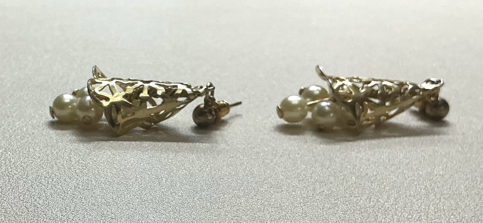 Earrings Cluster Bunch of Pearls Gold Tone Filigree Mounting Stud Post 1950s