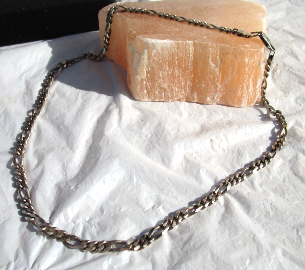 Vintage sterling silver 5 mm Figaro chain necklace 27.2 gr Italy 20 1/2″ long
