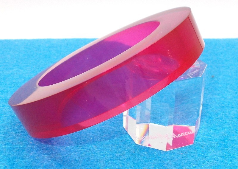 Vintage Clear Hot Pink Lucite Chunky Bangle Bracelet 1990s Designer 5/8″ Wide
