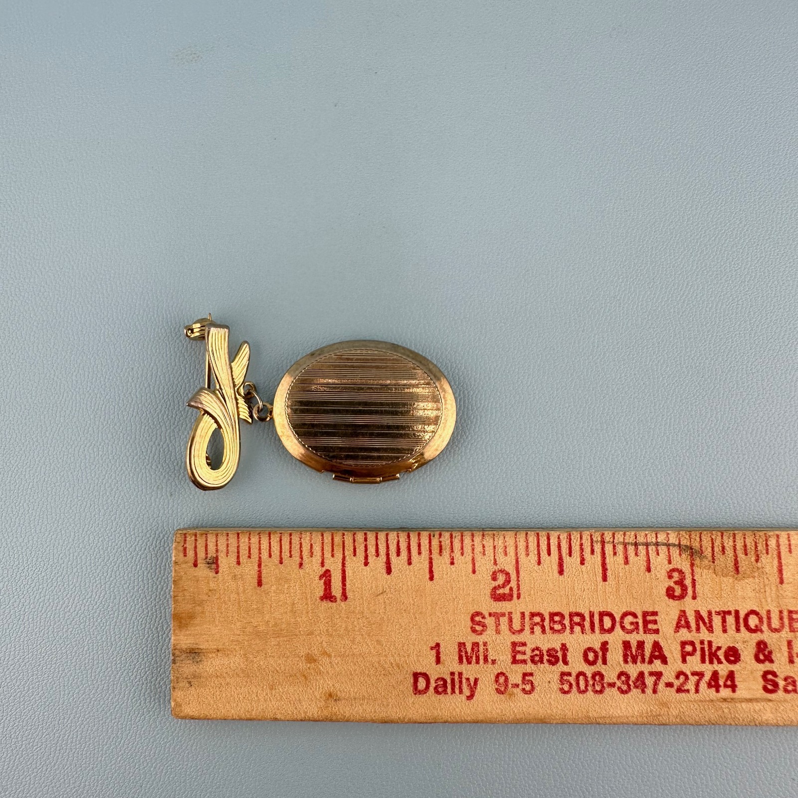 Vintage Photo Locket Brooch Pin Gold Tone Etched Stripe Dangle Bow Ribbon 1.75″