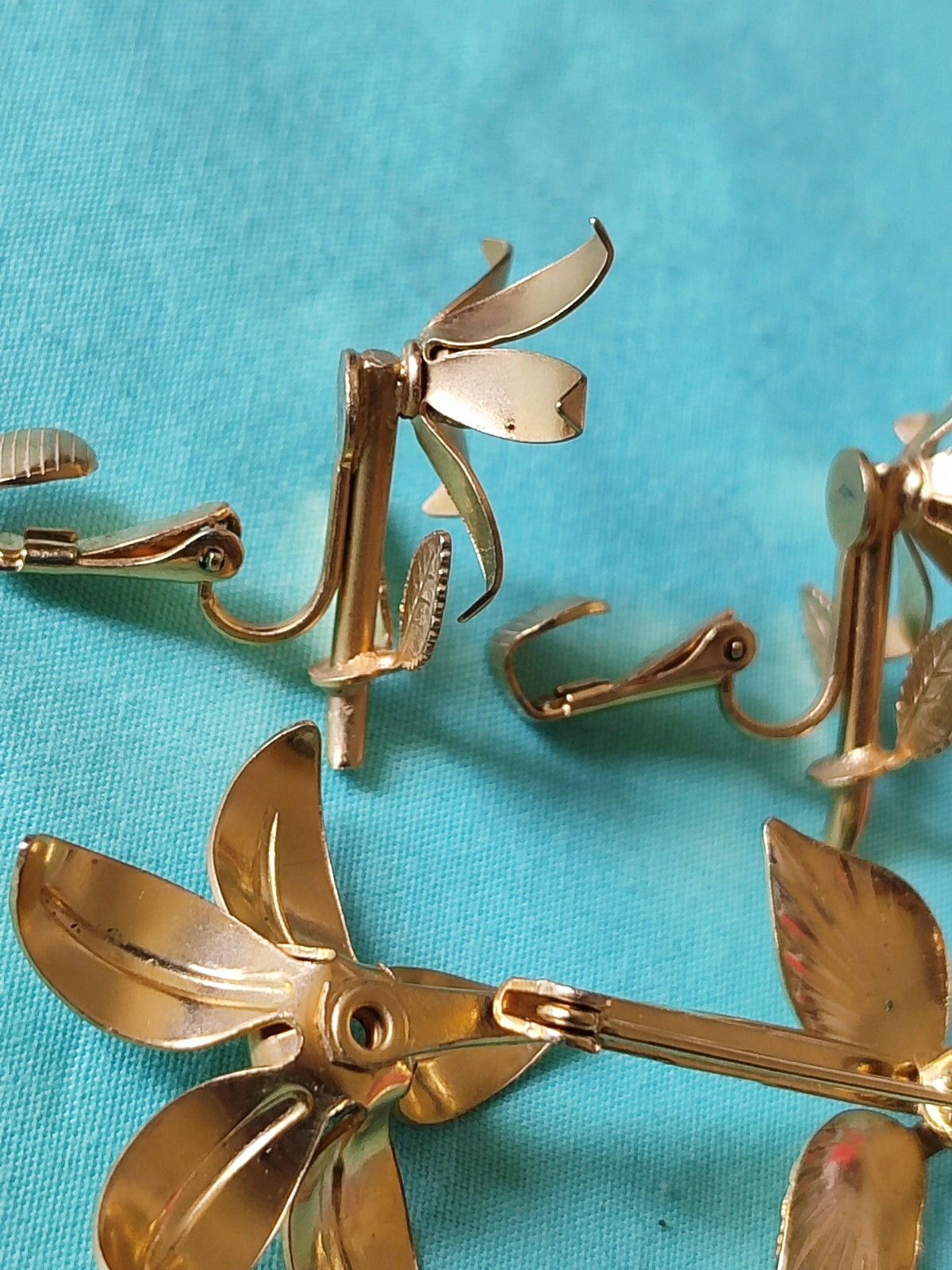 Vintage Flower Brooch Pin And Clip On Earrings Set Gold Garden Spring Summer