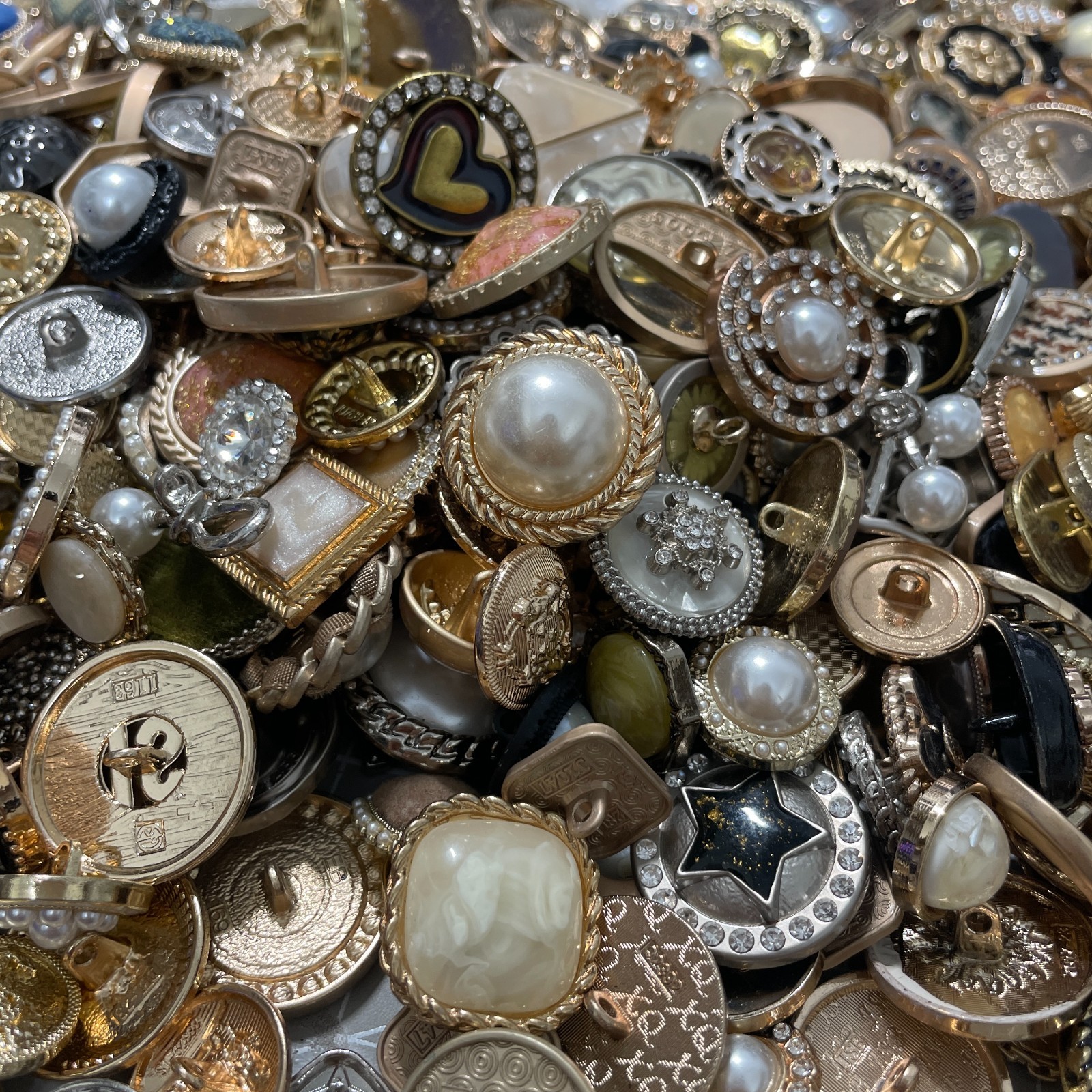 50pcs Vintage Look Buttons Lot 1cm to 2.5cm Mixed Sizes Colors Collectible Craft