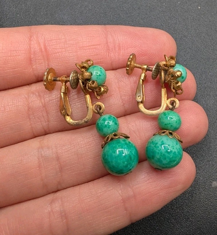 MIRIAM HASKELL Green Speckled Peking Faux Jade Glass Bead Necklace Earrings Set