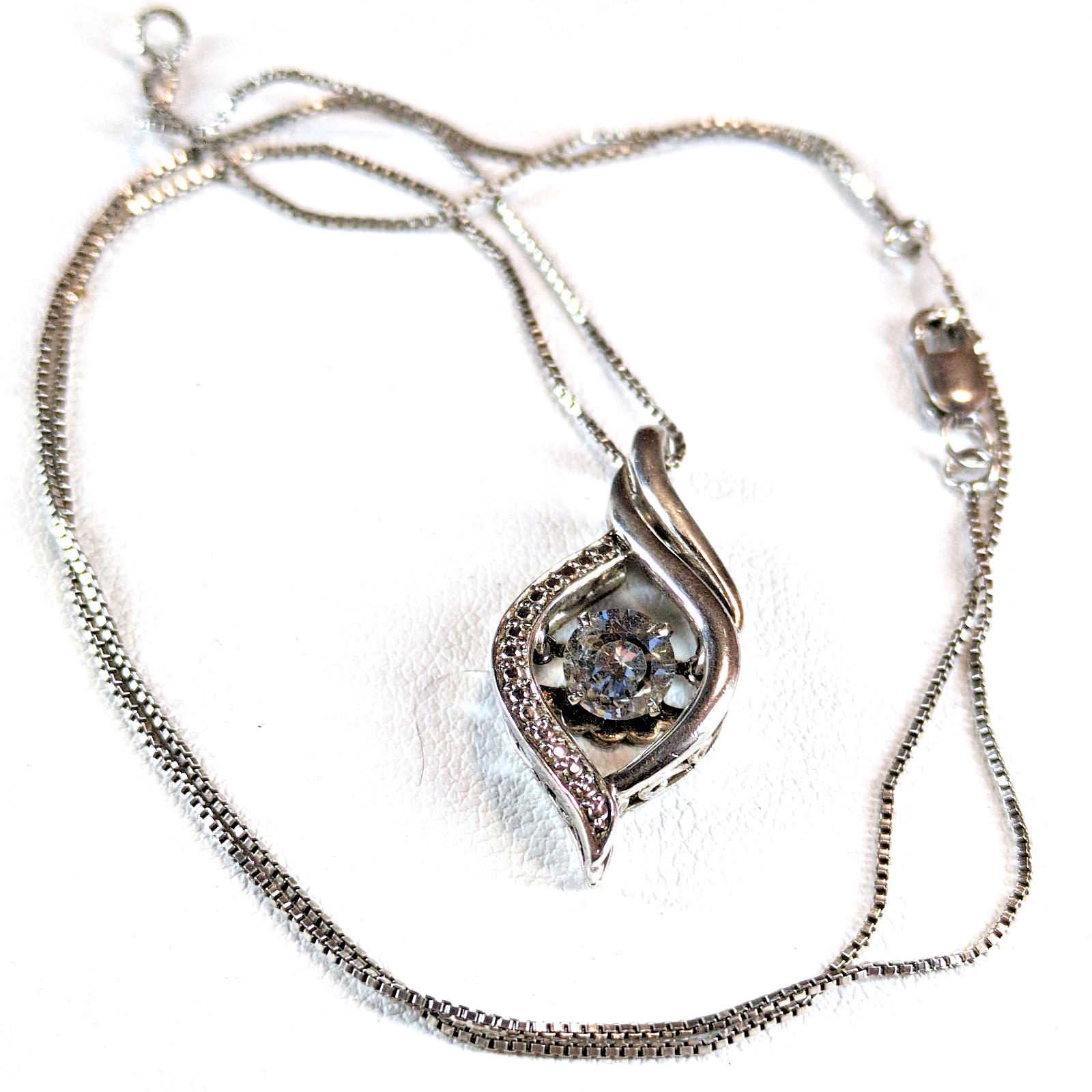 925 Sterling Silver Dancing CZ Pendant 19″ Box Chain Necklace Floating Solitaire