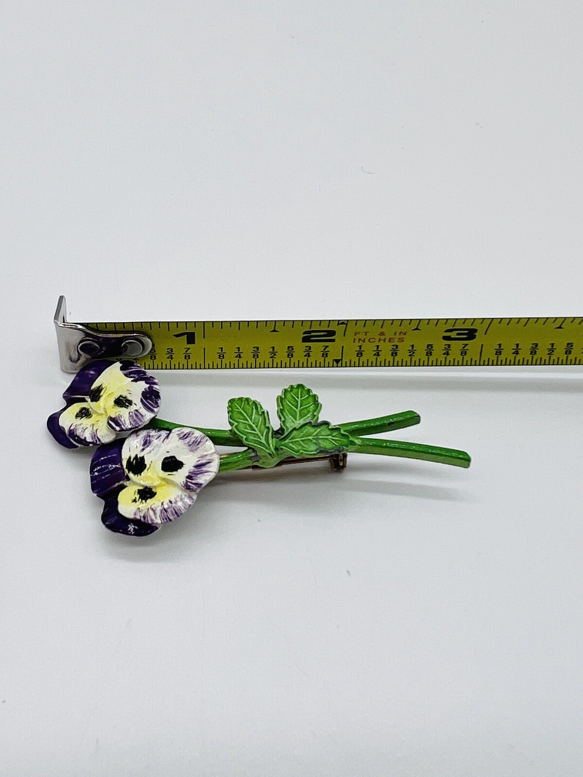 PANSY BROOCH PIN PURPLE AND YELLOW ENAMEL FINISH SPRING TIME EASTER VINTAGE