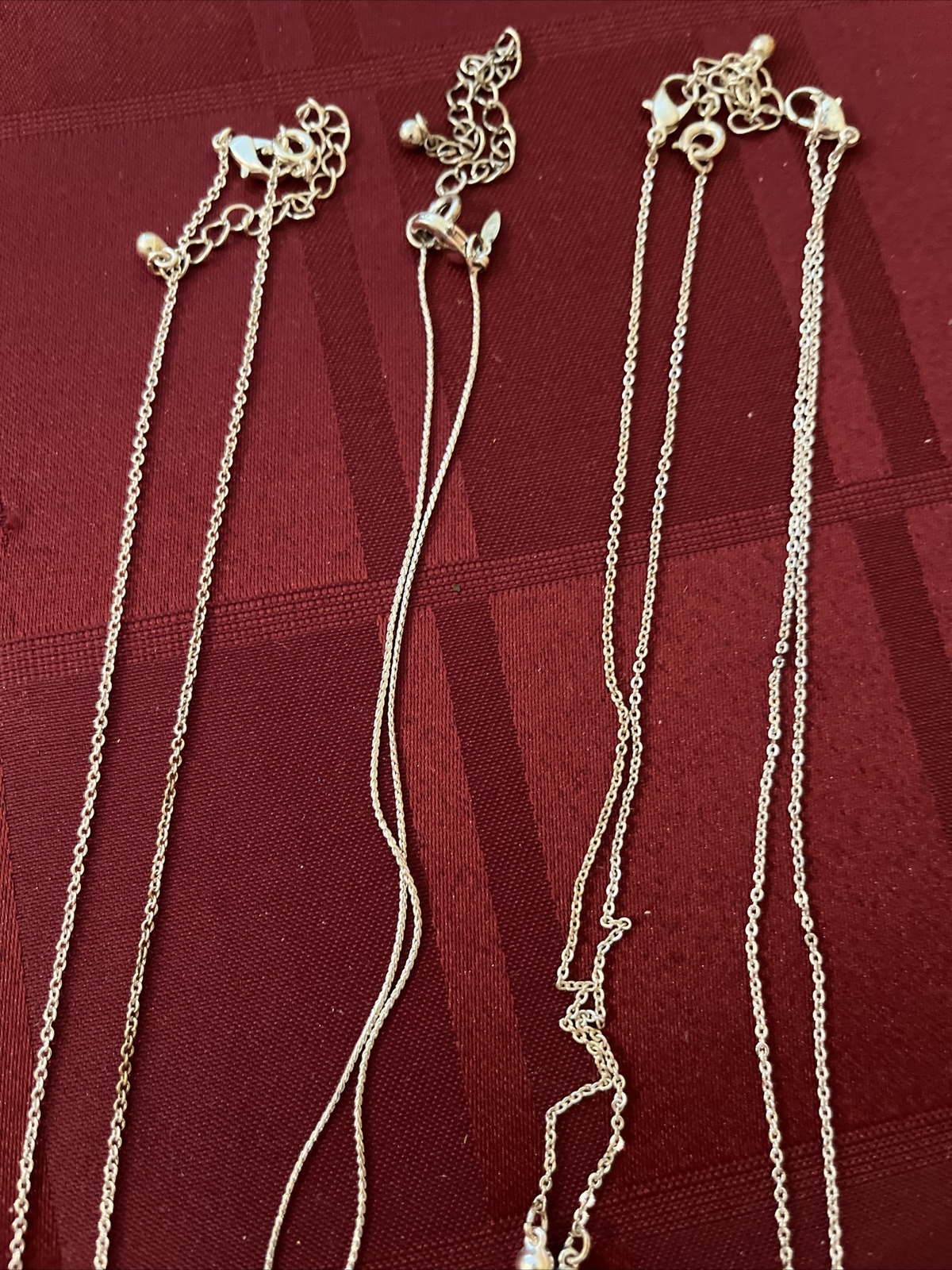 ❤️VTG LOT OF 5 NECKLACES. 2 ARE AVON & OTHERS UNBRANDED. VERY NICE❤️
