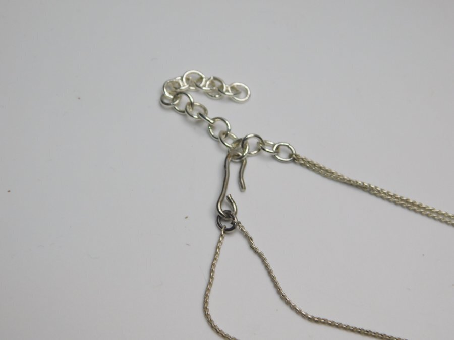 A127-VINTAGE NECKLACE~SILVER TONE/STONES~EARTHTONES~15″-17″