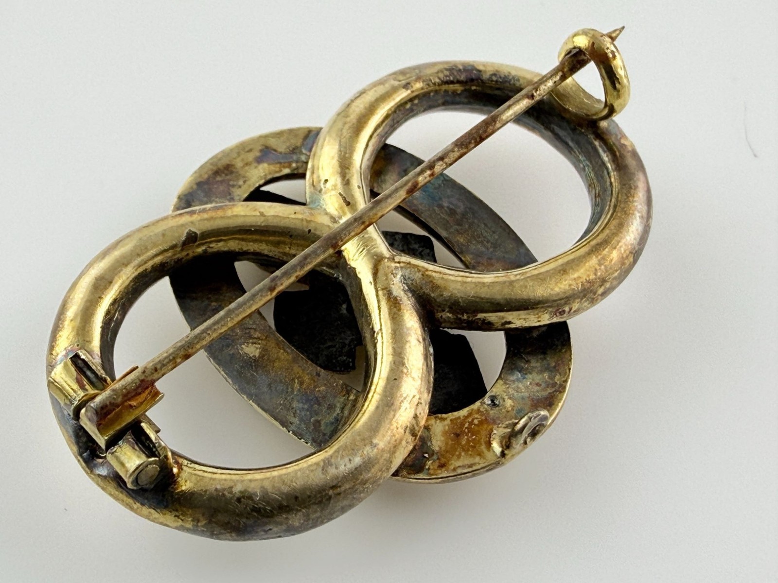 Antique Victorian Era Unmarked Gold Fill Pin Brooch 4.5g 1.5 Inch Width AS IS