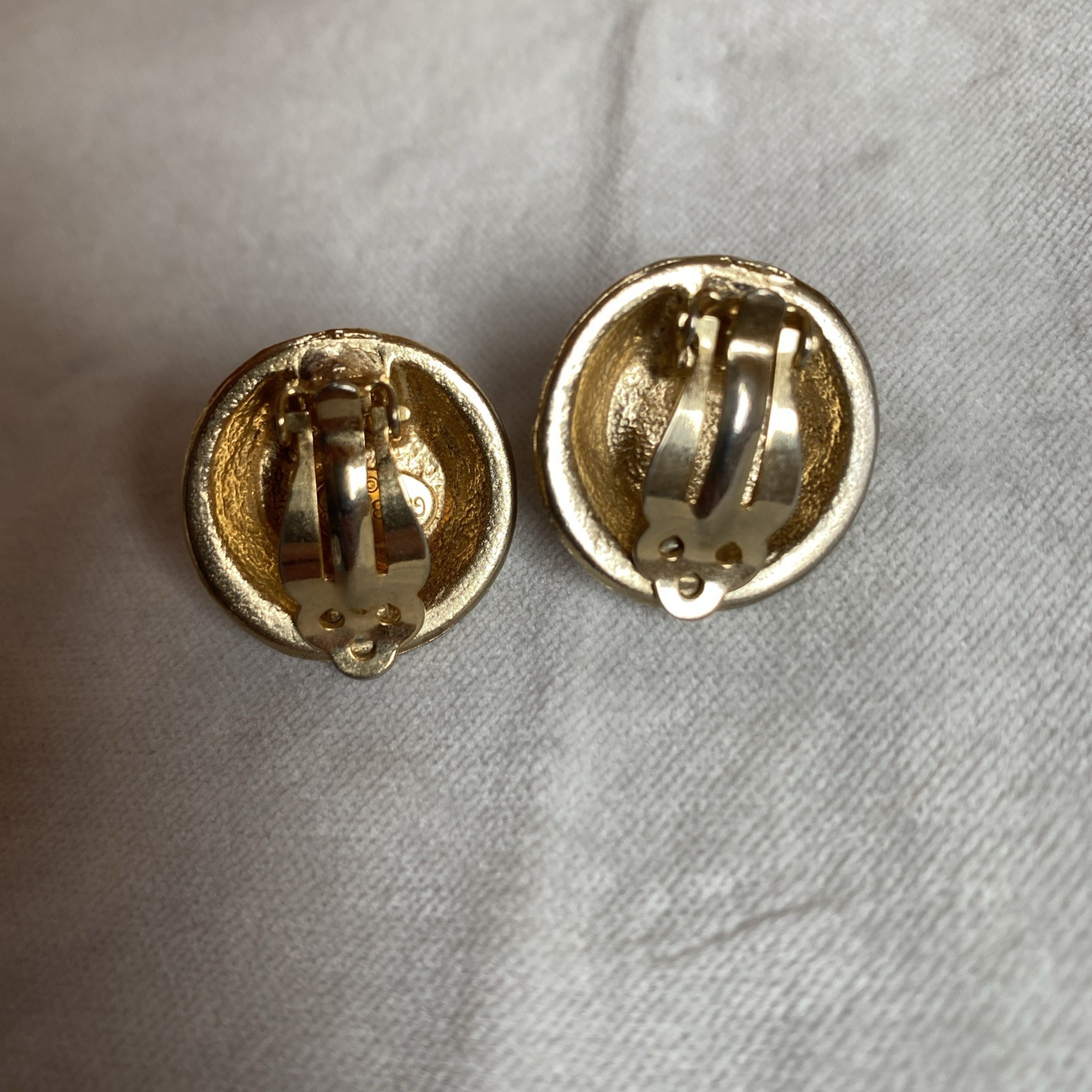 Vintage signed Gay Boyer Rhinestone Pearl Gold Toned Clip Earrings