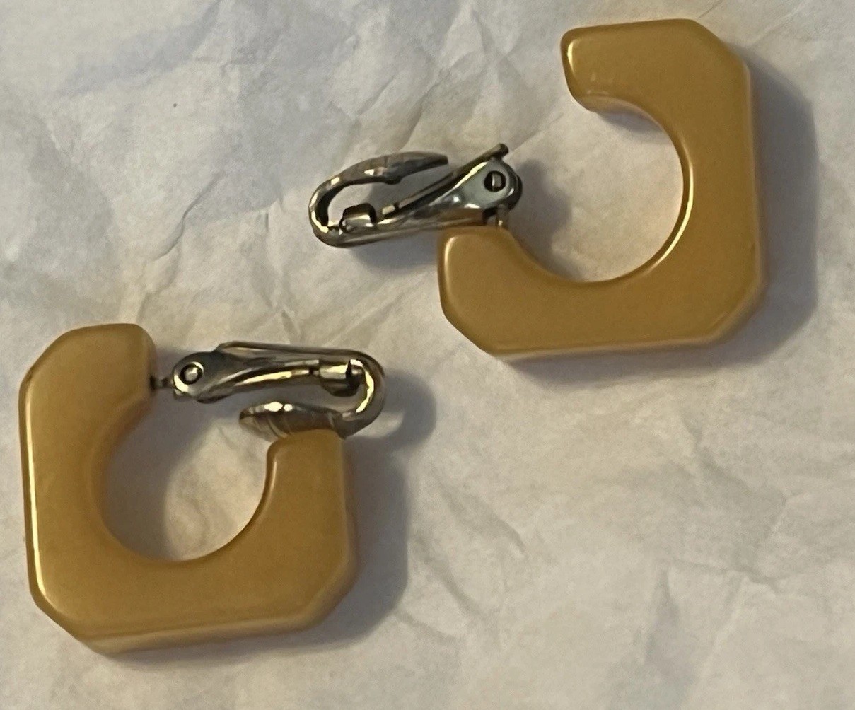 VTG Estate Butterscotch Bakelite Earrings Clip-On 1/2”x1/2cm Modern Minimalist