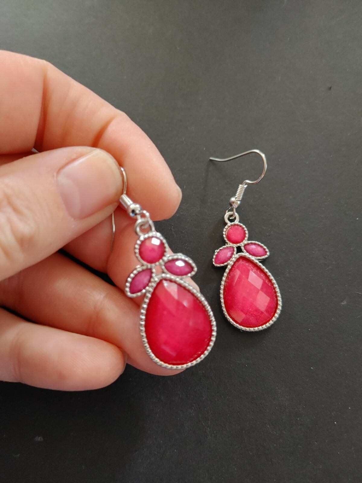 Vintage earrings hot pink faceted acrylic rhinestone silver tone metal