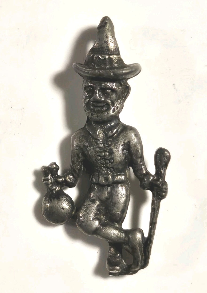 Vintage Leprechaun Charm Holding Bag O Gold All Pewter 1 1/4″ Nice Detail