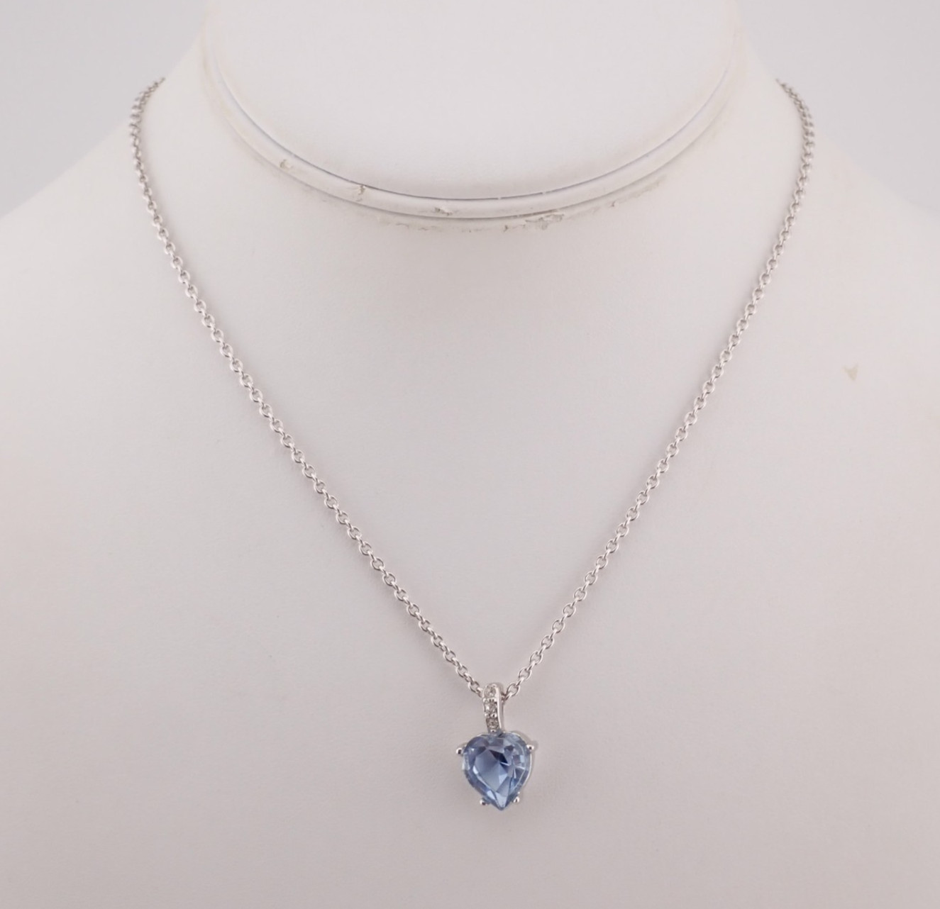 VTG Swarovski Swan Stamp Blue Crystal Heart Pendant 15 1/2″ Silver Tone Necklace