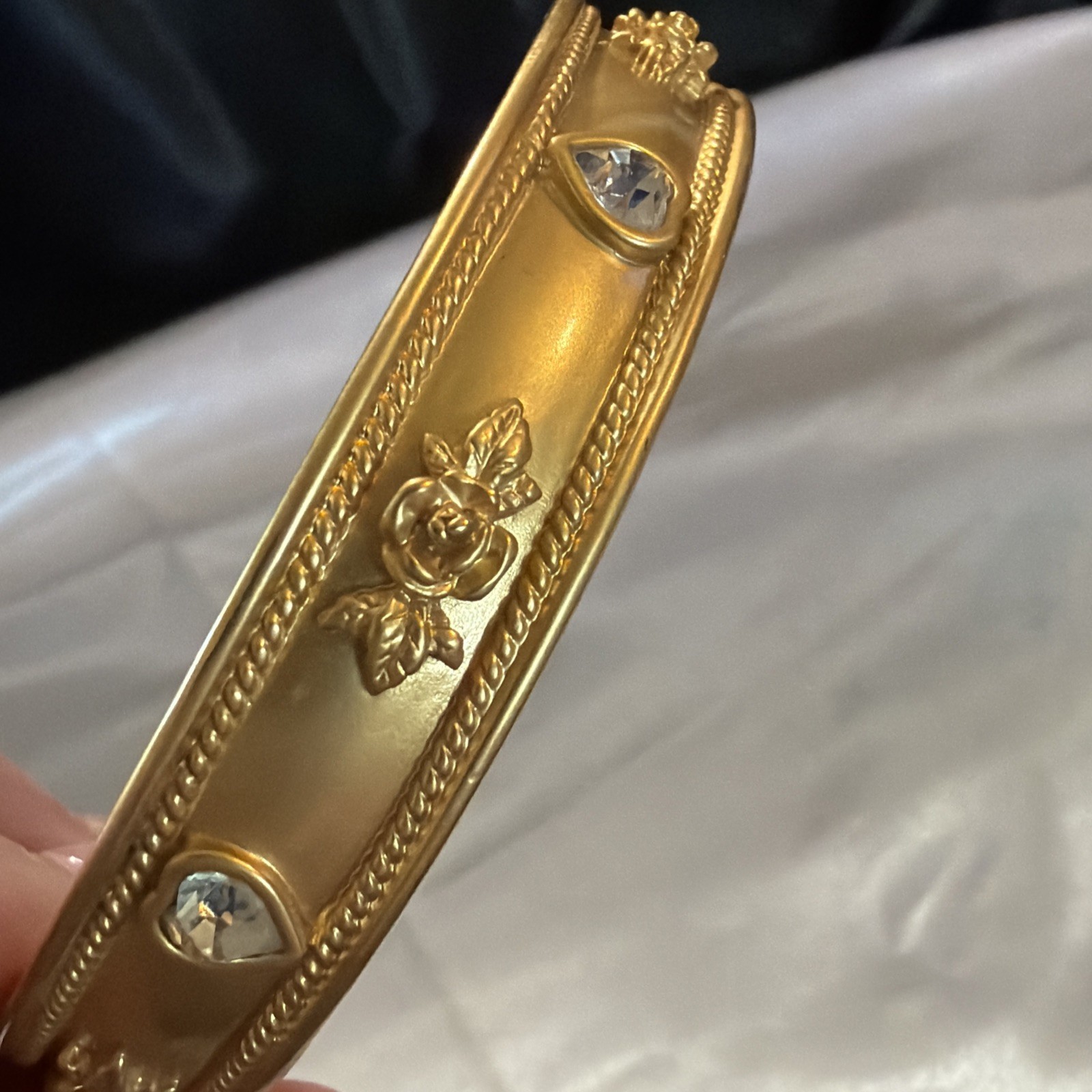 ELIZABETH TAYLOR FOR AVON “LOVE BLOOMS” 22K GOLD PLATE HEART RHINESTONE BRACELET