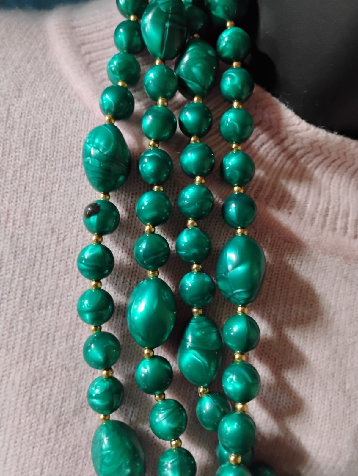 VTG Extra Long Flapper Style Vivid Green Bead Necklace