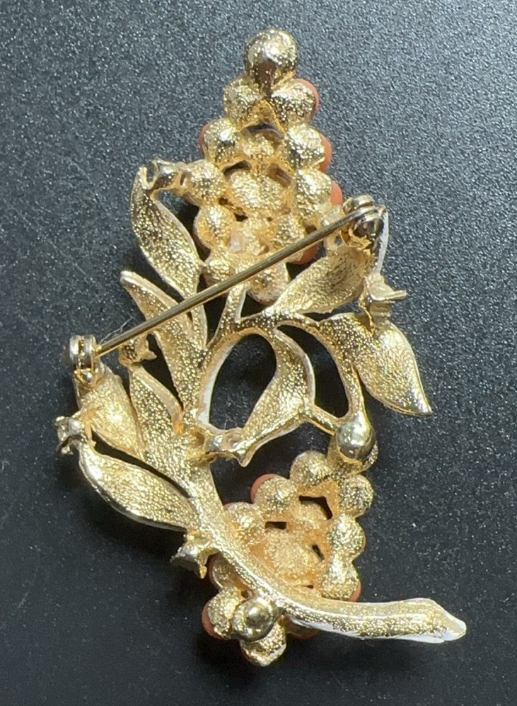 Vtg Faux Coral Grape Flower Cluster Green Rhinestone Enamel Gold Brooch 2.5”!!