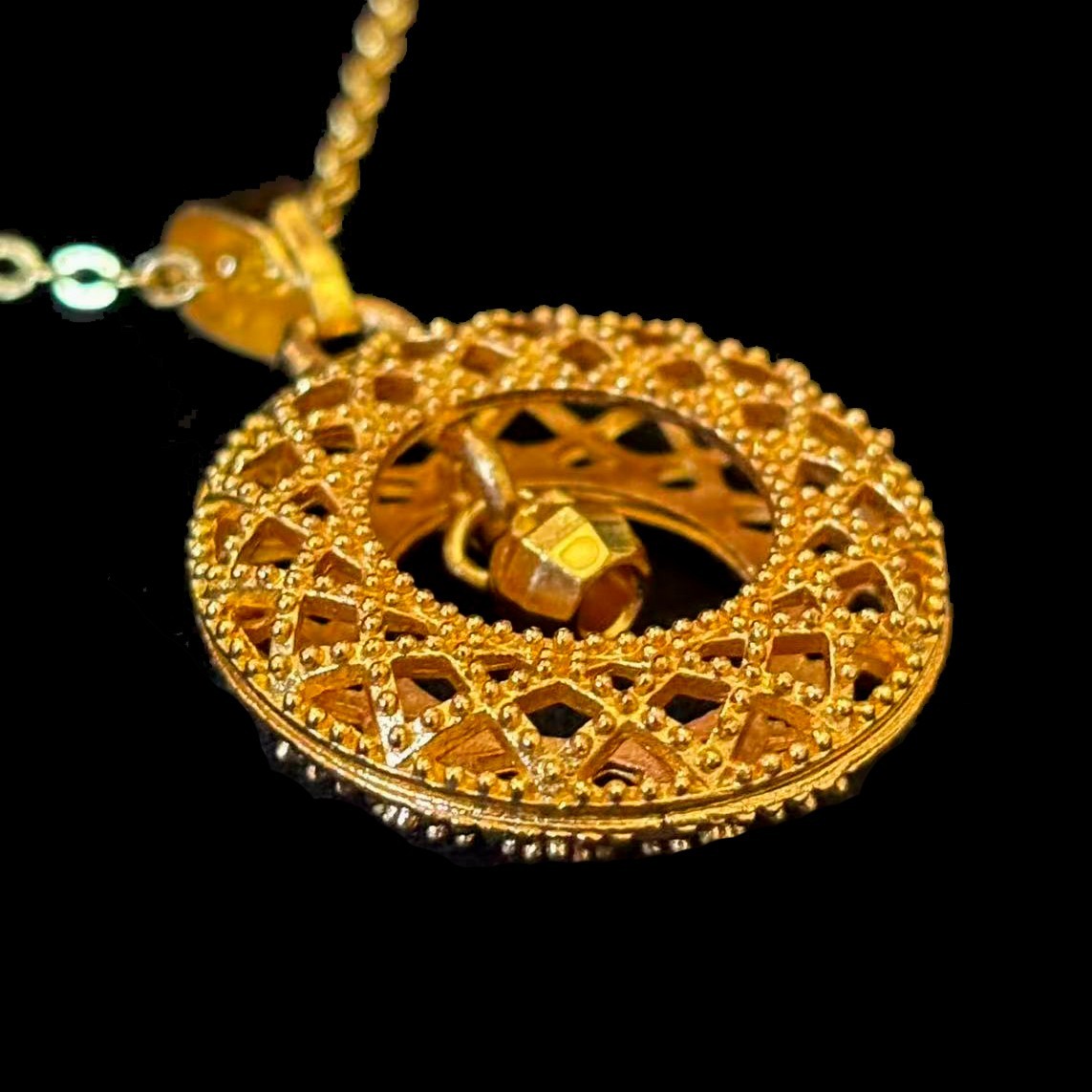 VTG Hollowed-out Pendant Necklace Gold-plated (NOT SURE) marked ‘999’, 19 inch