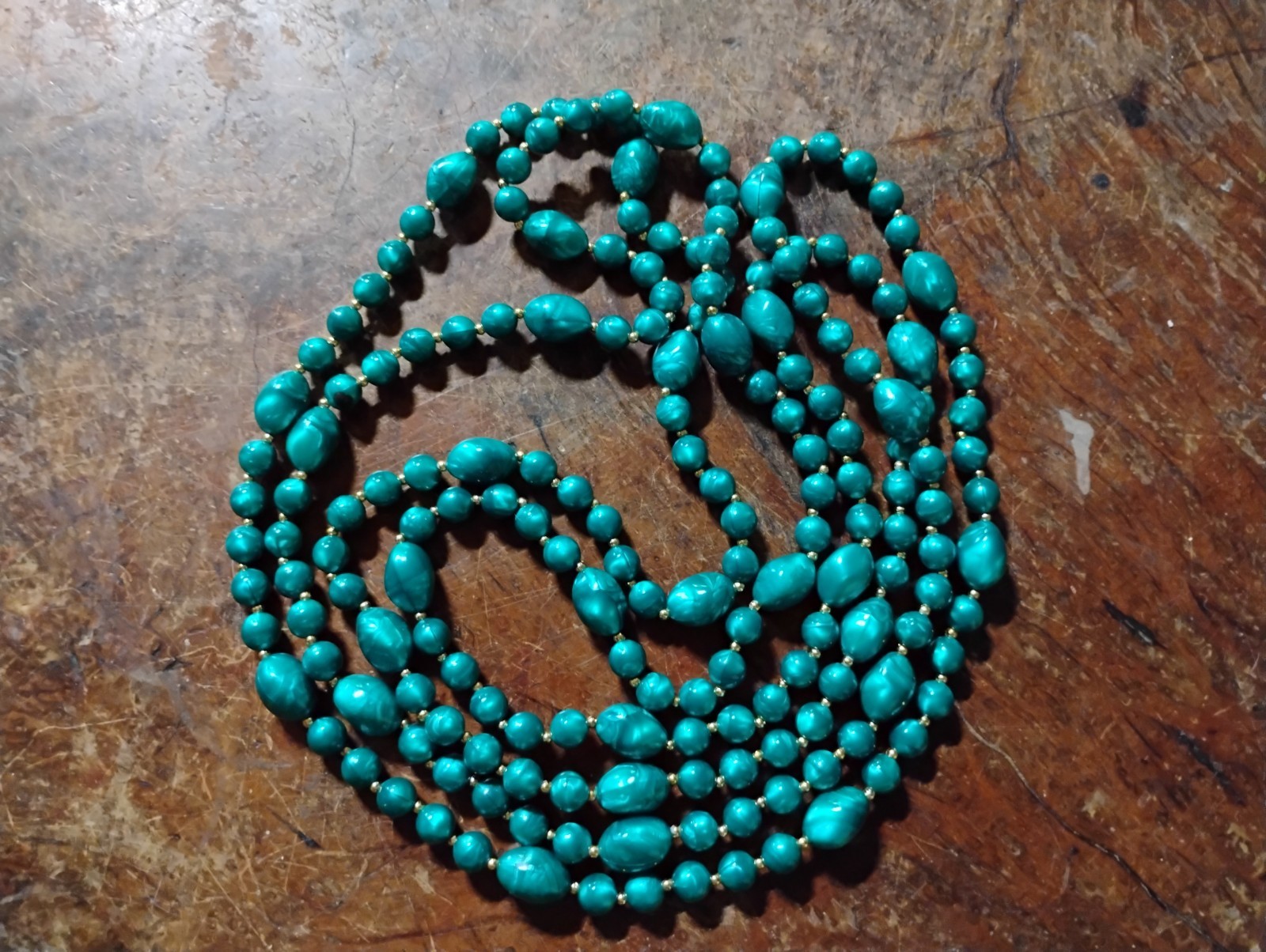 VTG Extra Long Flapper Style Vivid Green Bead Necklace