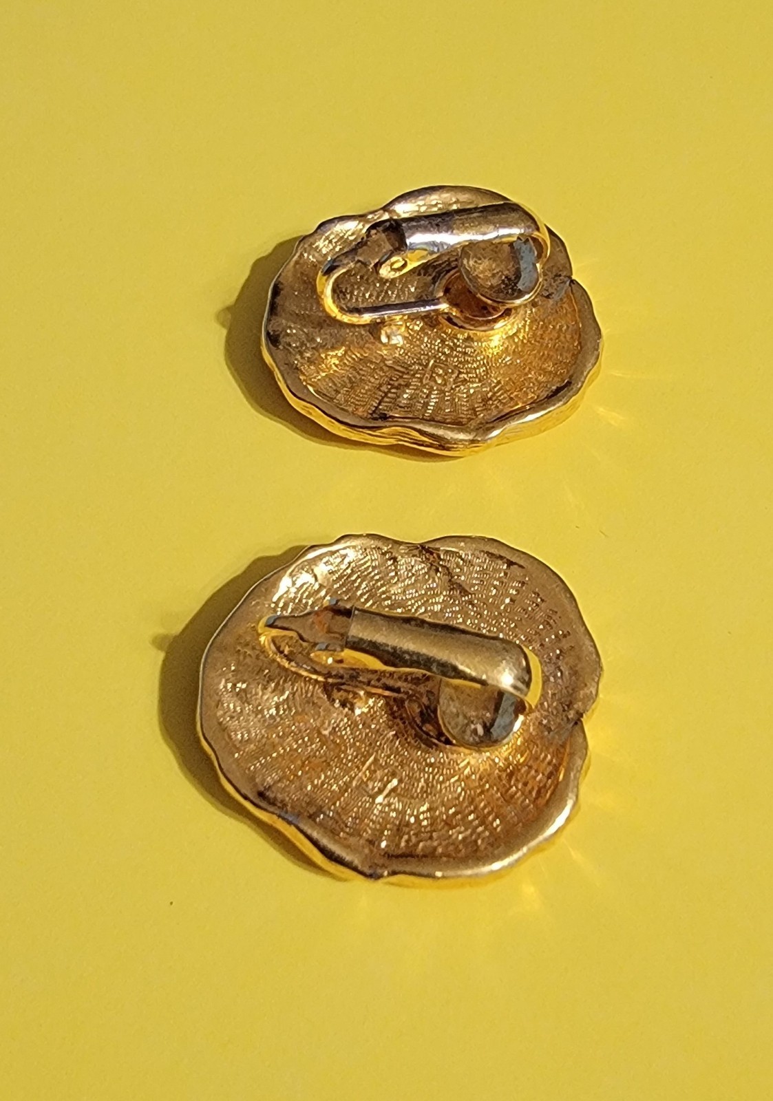 1990 Vintage Avon “Full Bloom” Pansy Clip-on Earrings