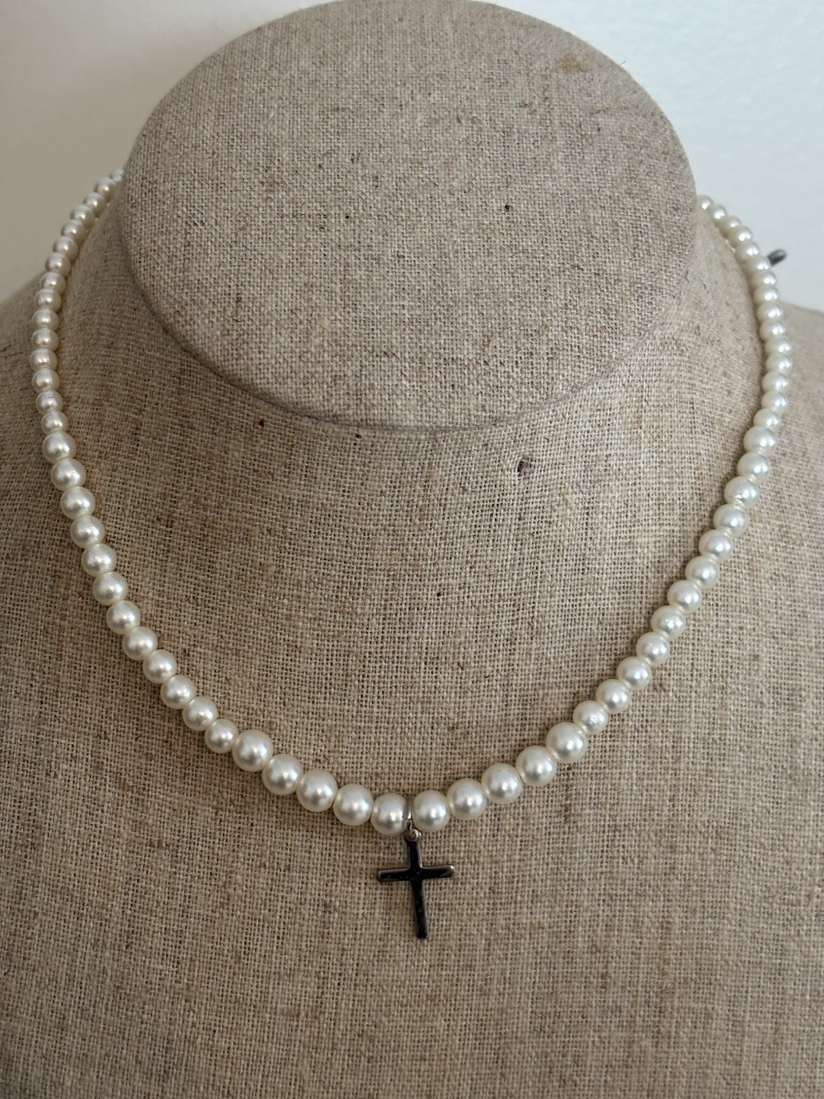 Vintage Child’s White Faux Pearl Necklace With Silver Tone Cross 15 Inch