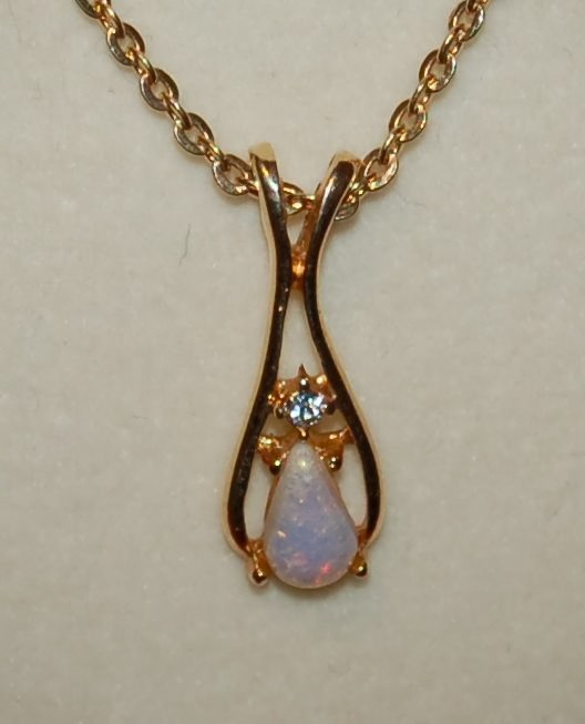 VINTAGE Jewellery Necklace Avon Teardrop Fire Glow Chain