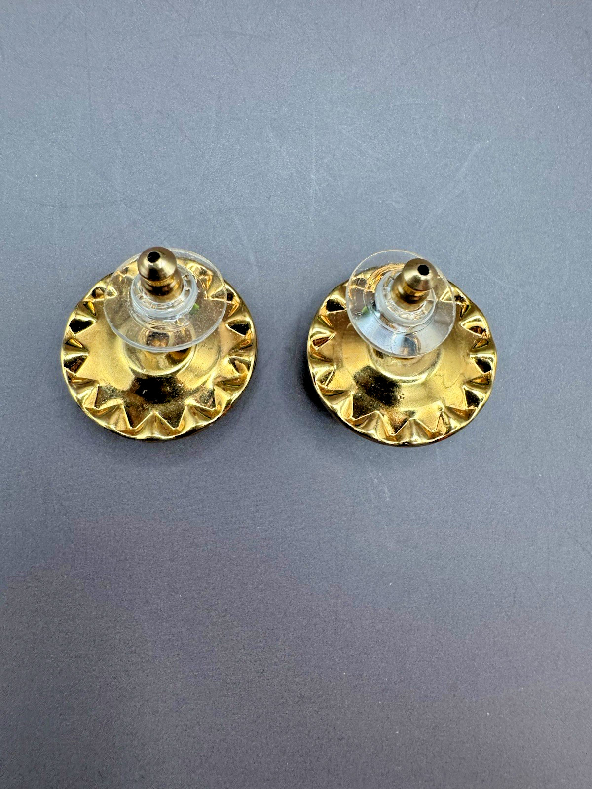 Vivid Green Rivoli Crystal Earrings Rhinestone Halo Button Studs Vintage 0.75”