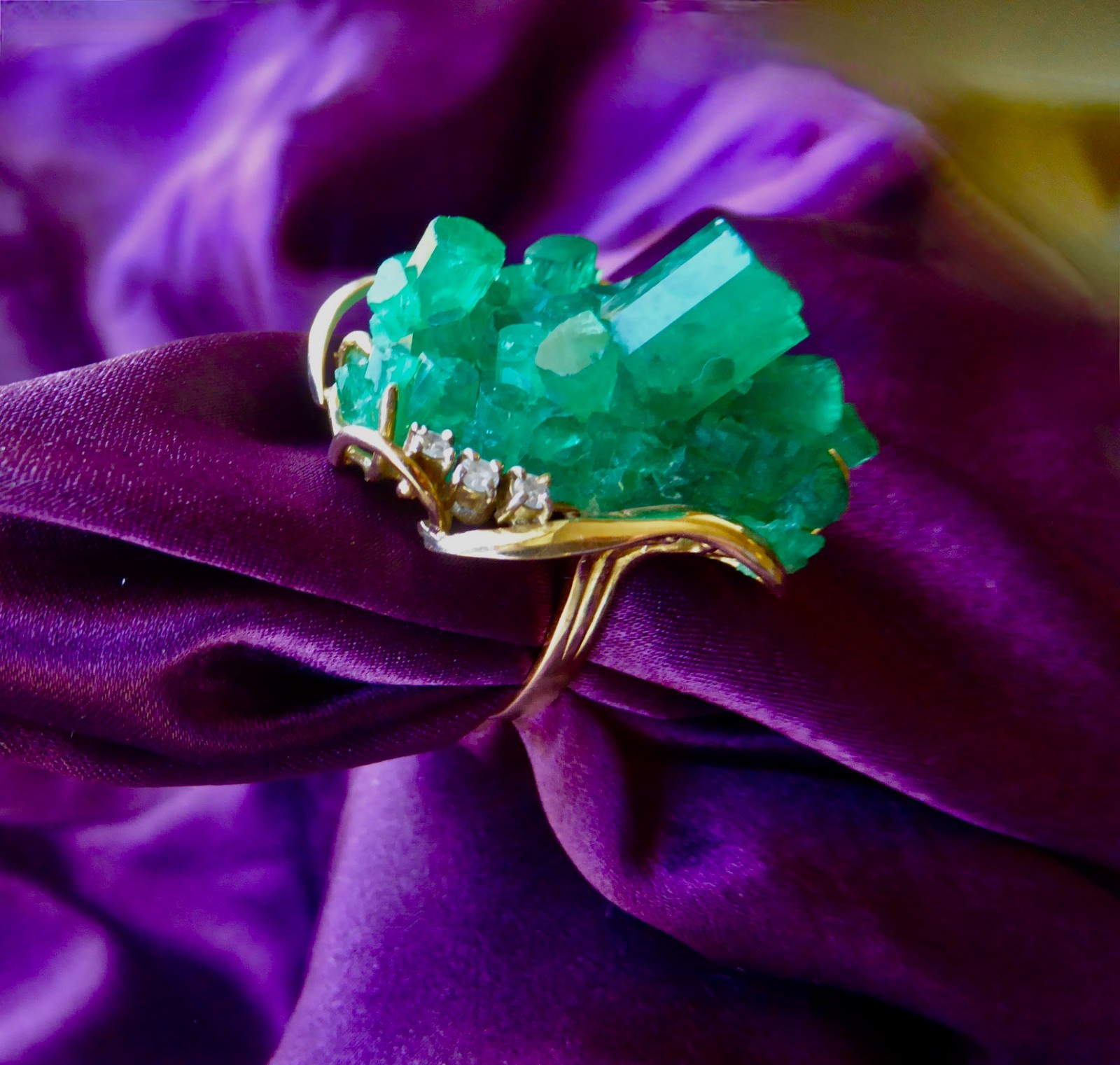Vintage 1970s 14k Gold and Synthetic Emerald Crystal Ring Freeform Brutalist